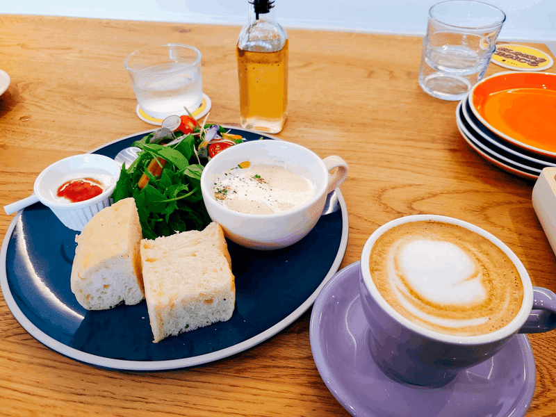 福山グルメ「café blank | ブランク」　カフェ　広告　内装　インテリア　綺麗　料理