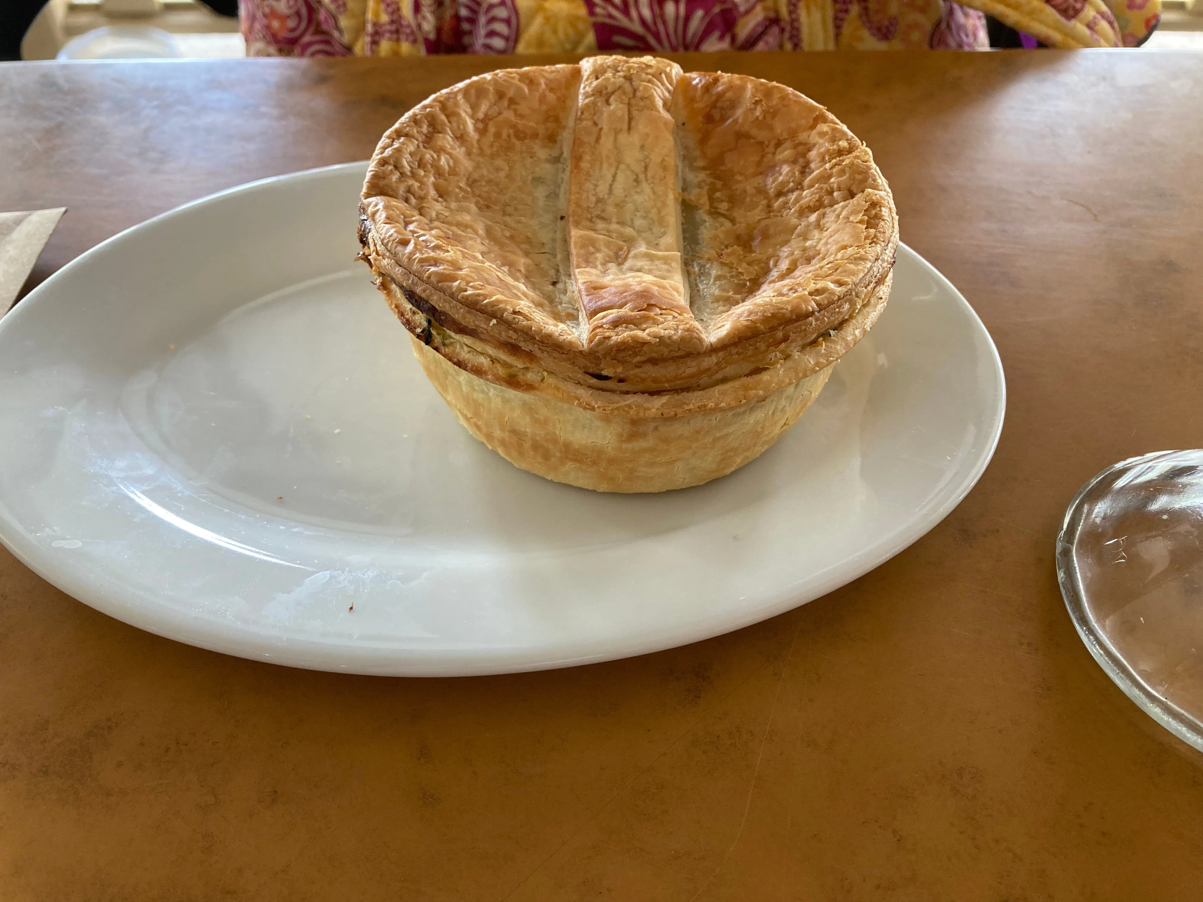 オーストラリアの皿 オーストラリアのご当地グルメはミートパイ🥧？ハンバーガー🍔？いや