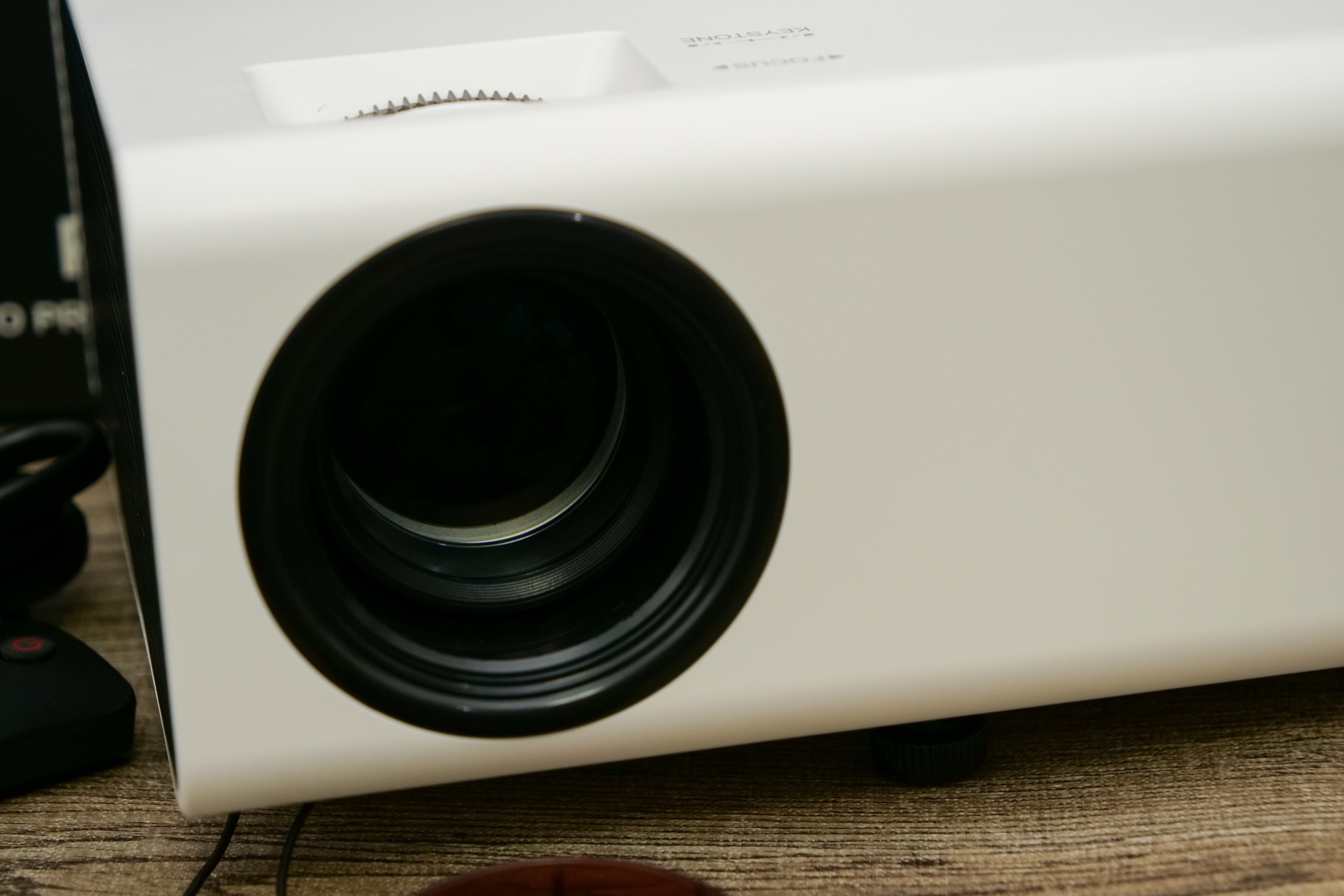 レビュー品】Crosstour P970プロジェクター｜物欲名古屋人