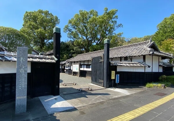 松浜軒(しょうひんけん)の門前