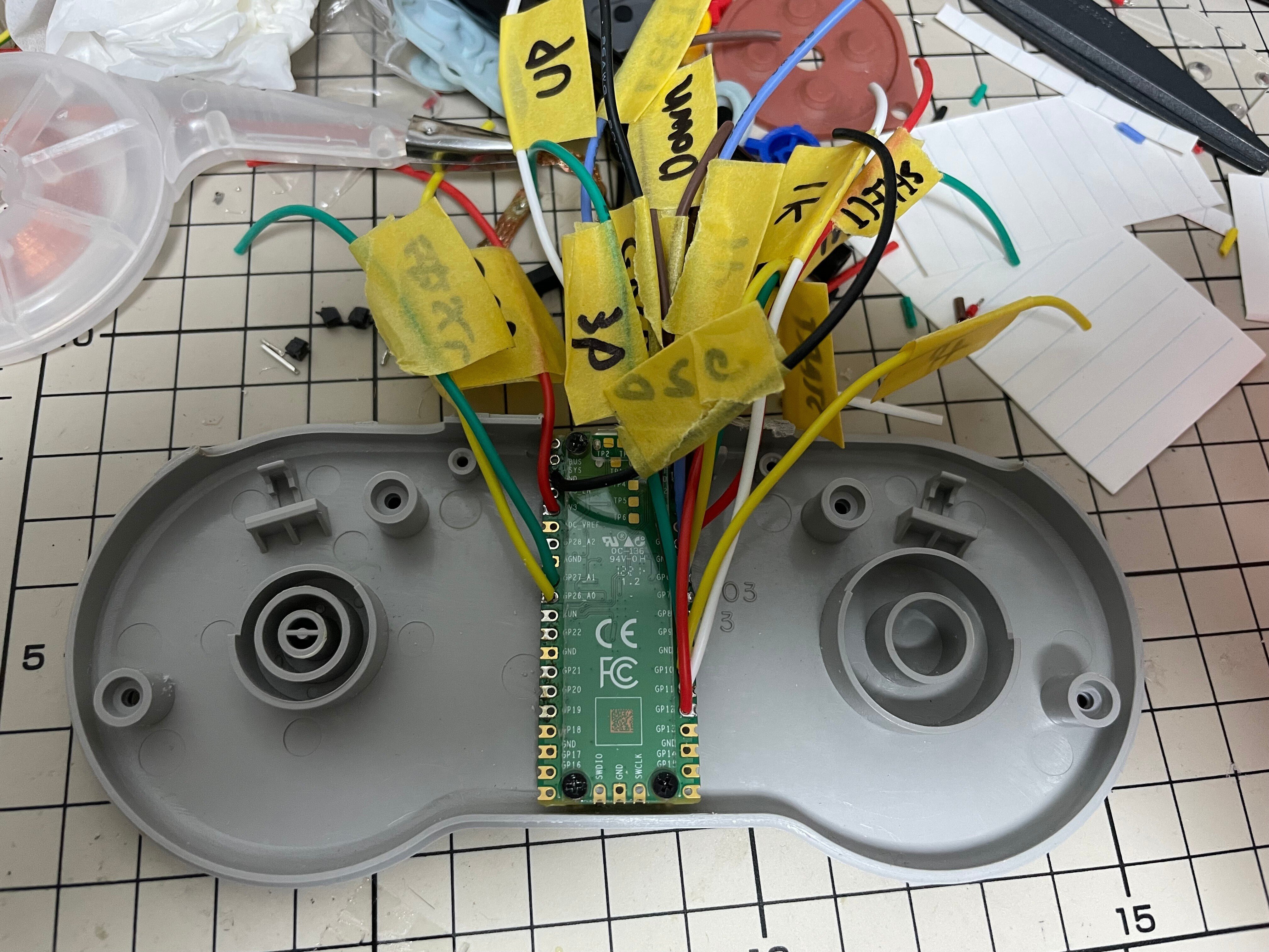 スーファミコントローラの内部にpico fighting boardを仕込んだ