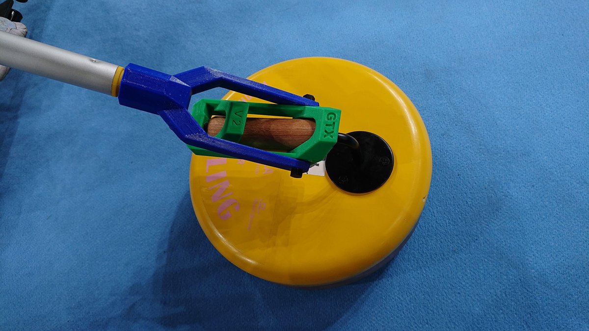 The tip of a curling stick, designed to hook onto the handle of a stone