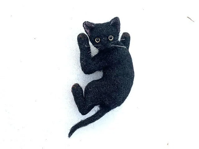 クロネコのタンゴ 黒猫の兄弟と薔薇、スワロフスキーの