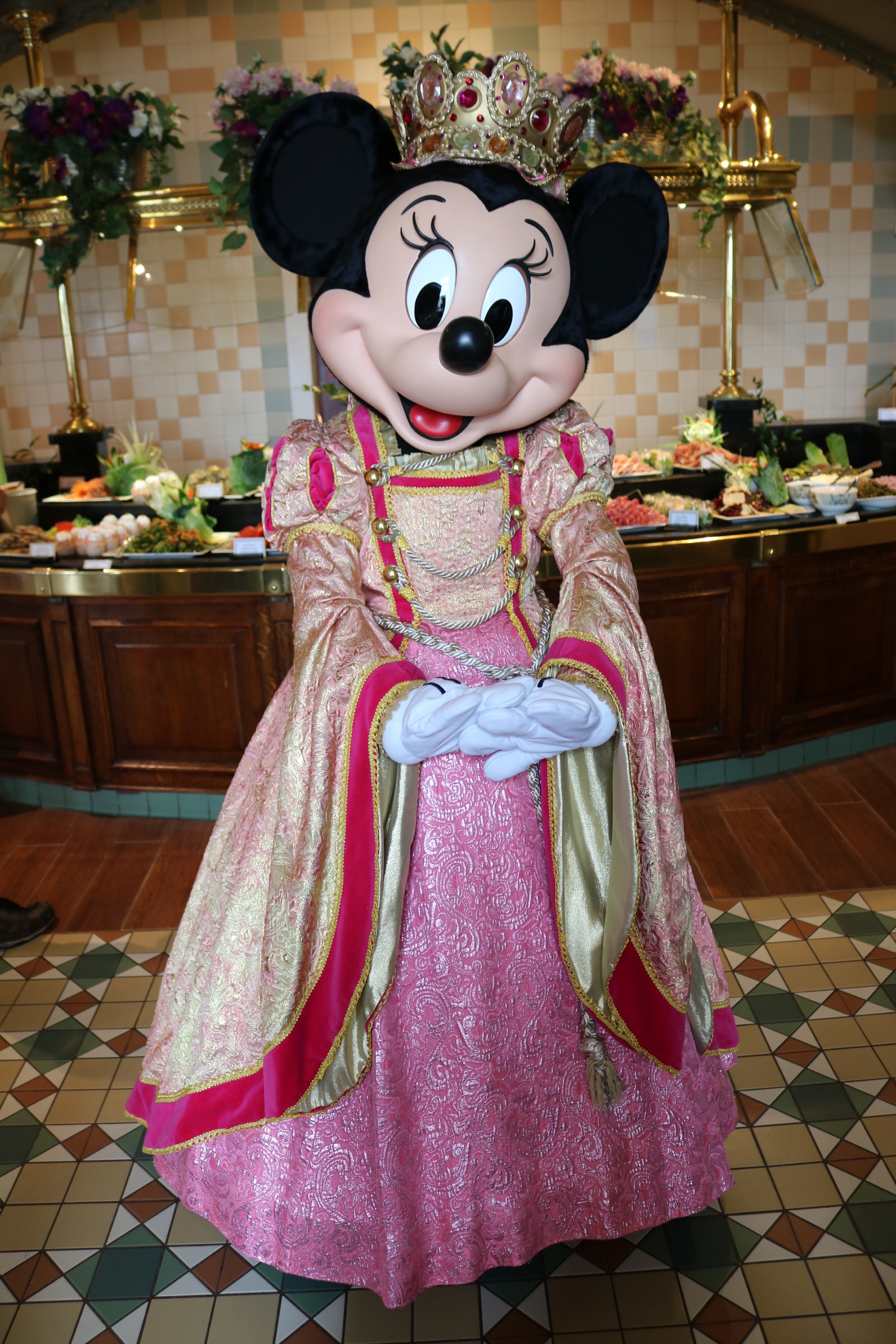 ディズニーランドパリ🏰チップとデールが扇子で踊る💃｜ミオルク