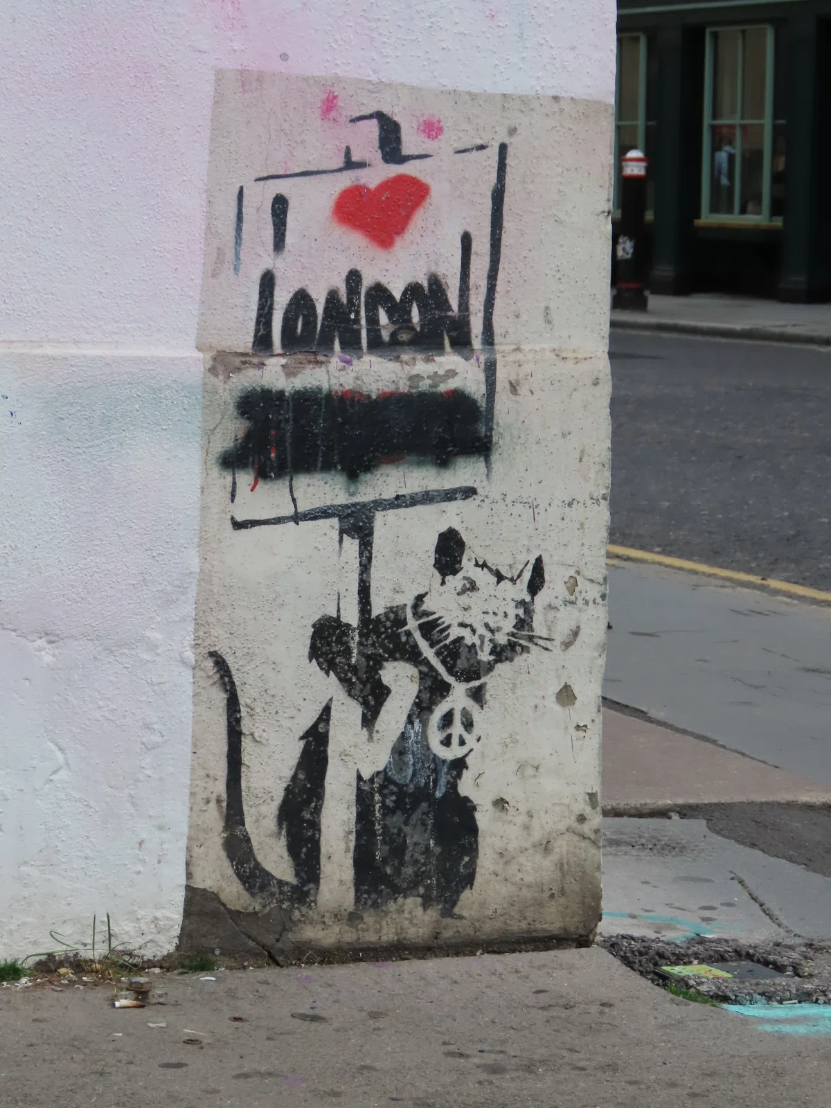 Banksy バンクシー のロードサイン『Love Rat』道路標識。2000年頃から 