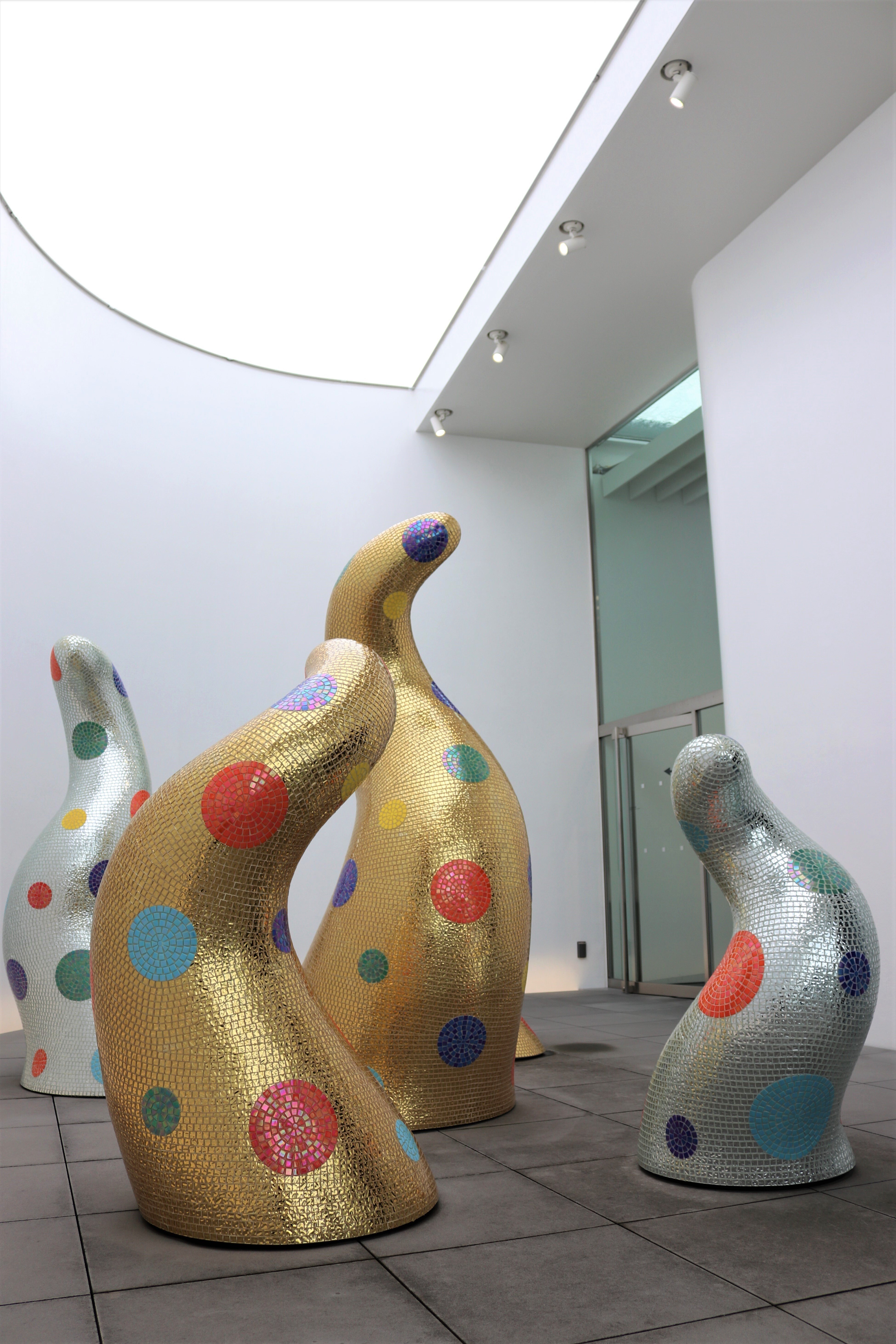 草間彌生美術館「毎日愛について祈っている」-ガラスケースの中の[永遠