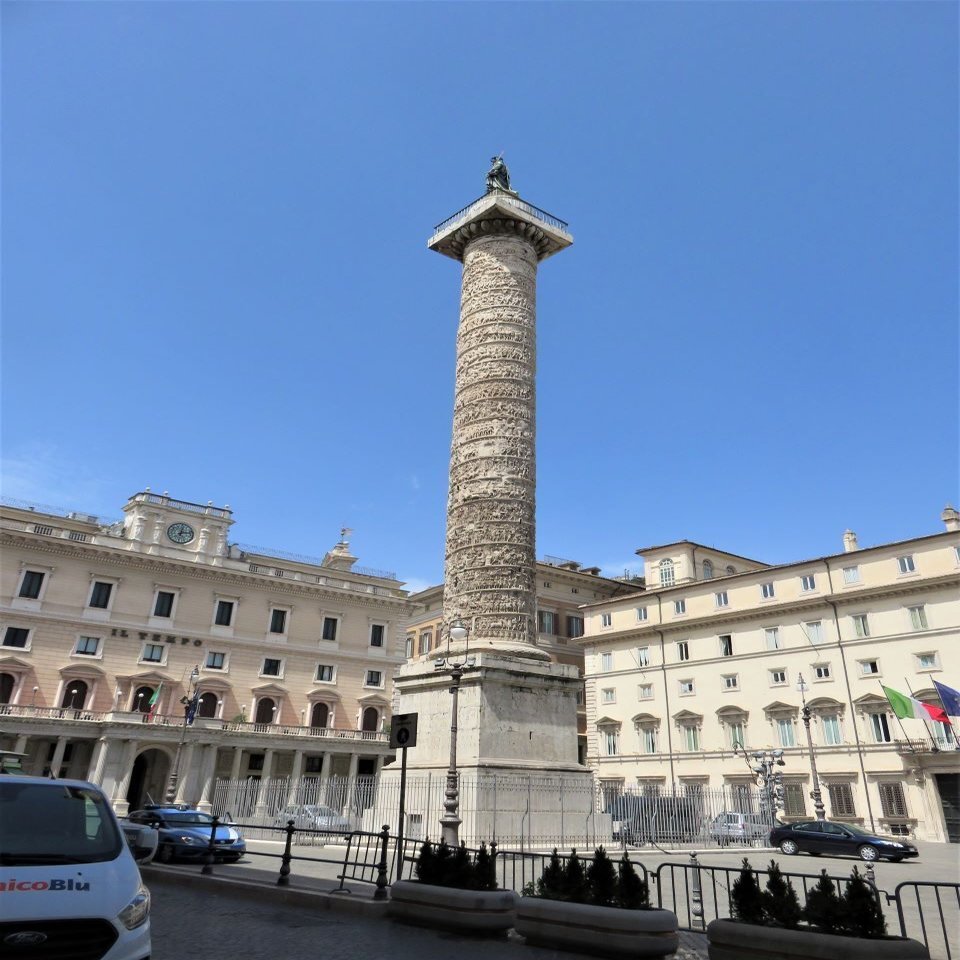 ローマ コロンナ広場のヴェーデキント宮殿 イオニア式列柱の意外な起源 Natsuko Tomi Note