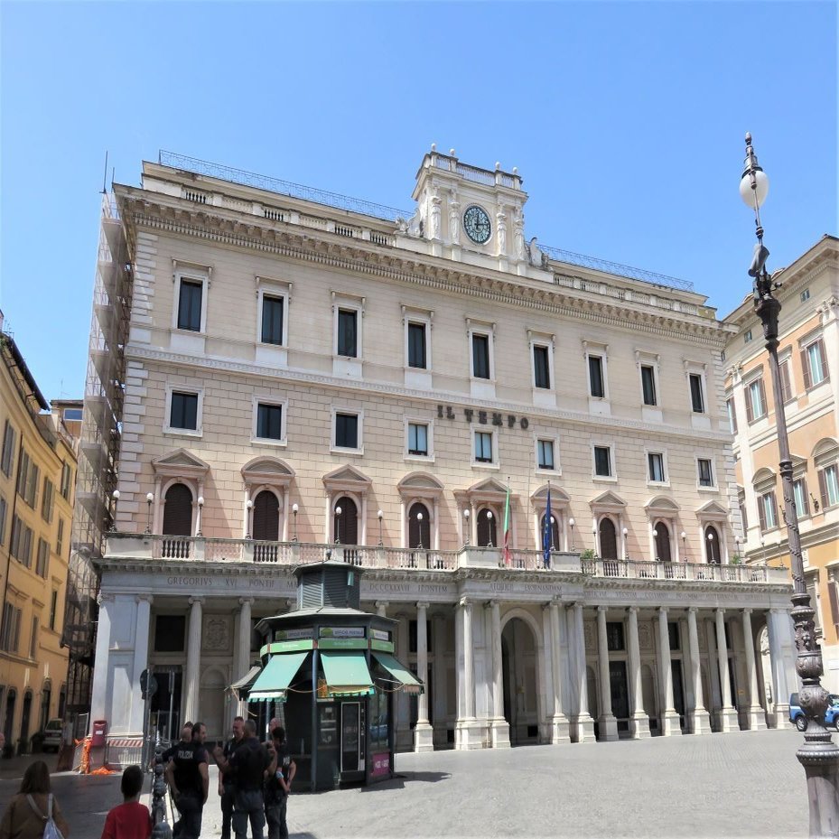 ローマ コロンナ広場のヴェーデキント宮殿 イオニア式列柱の意外な起源 Natsuko Tomi Note