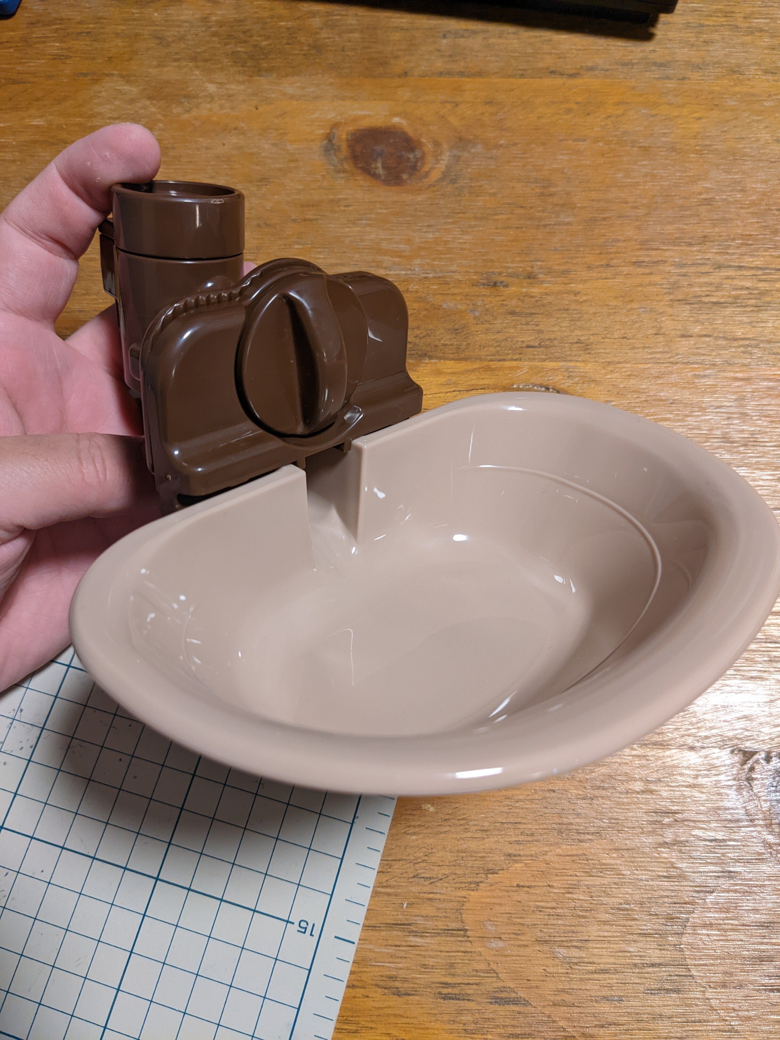 DIY】リッチェルウォーターディッシュ（給水器）をアイリスの