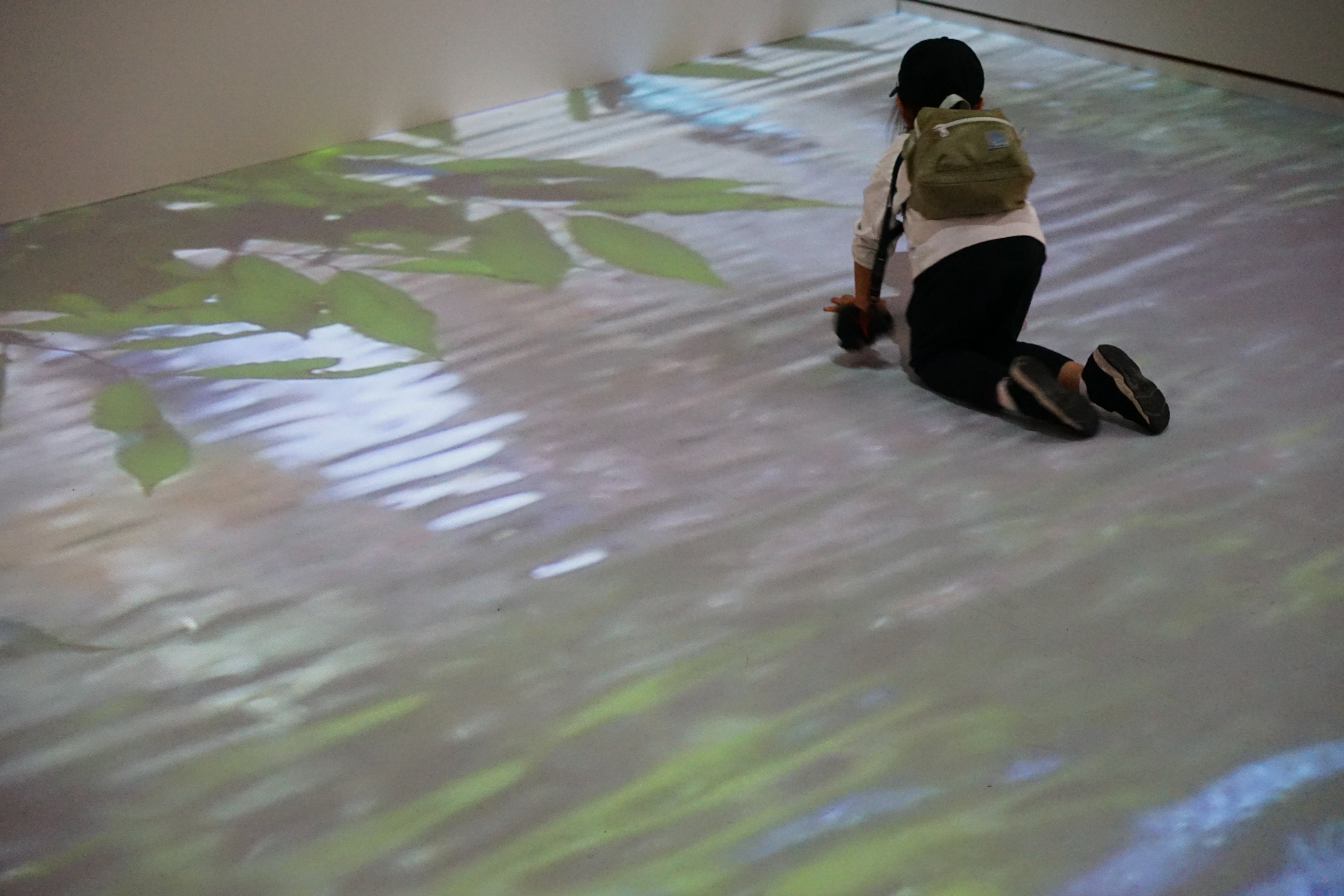 川内倫子 M/E Rinko Kawauchi – 川内倫子 | 川内倫子：M/E 球体の上 無限の連なり