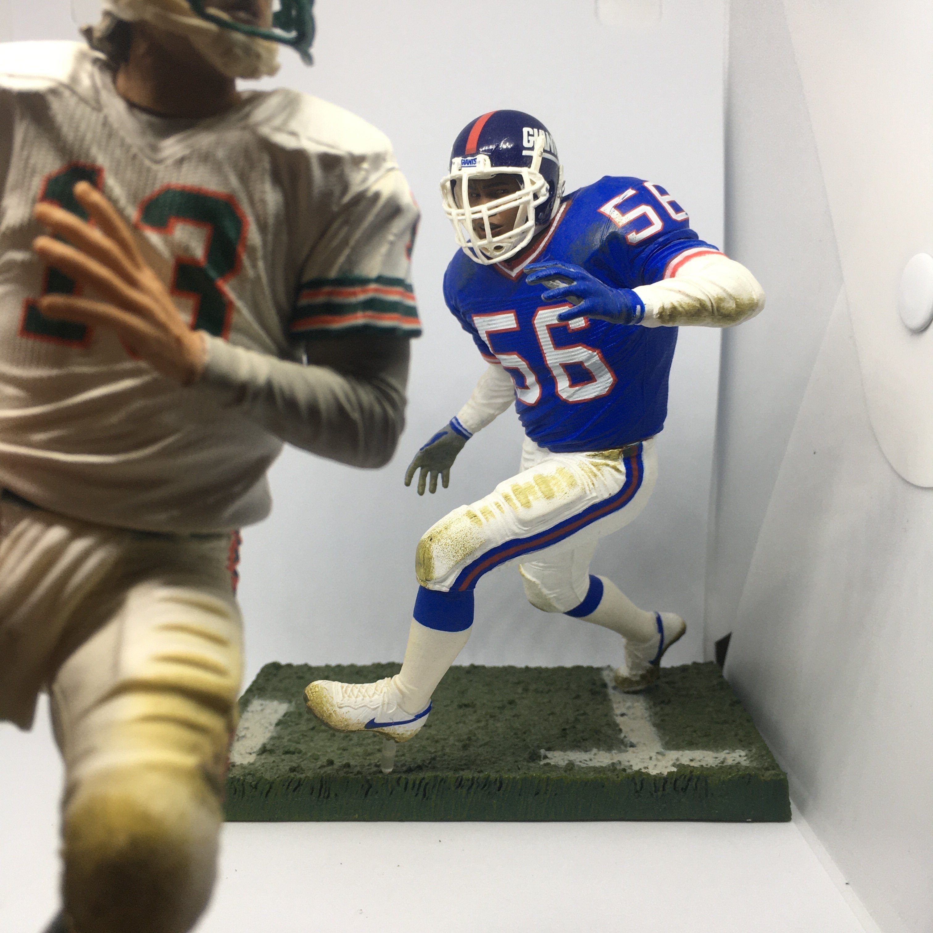 NFL ローレンス テイラー マクファーレンフィギュア