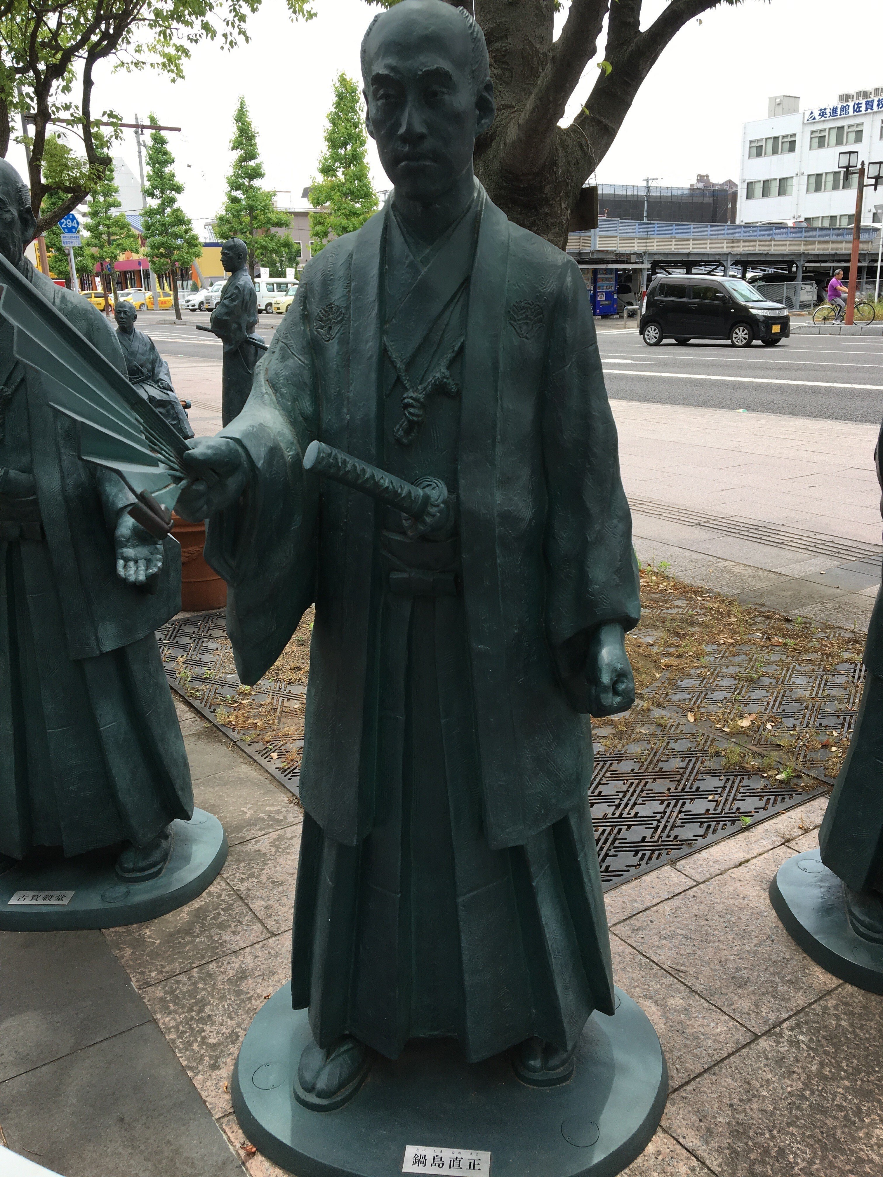 中央通りの佐賀の偉人達の銅像｜YUTO