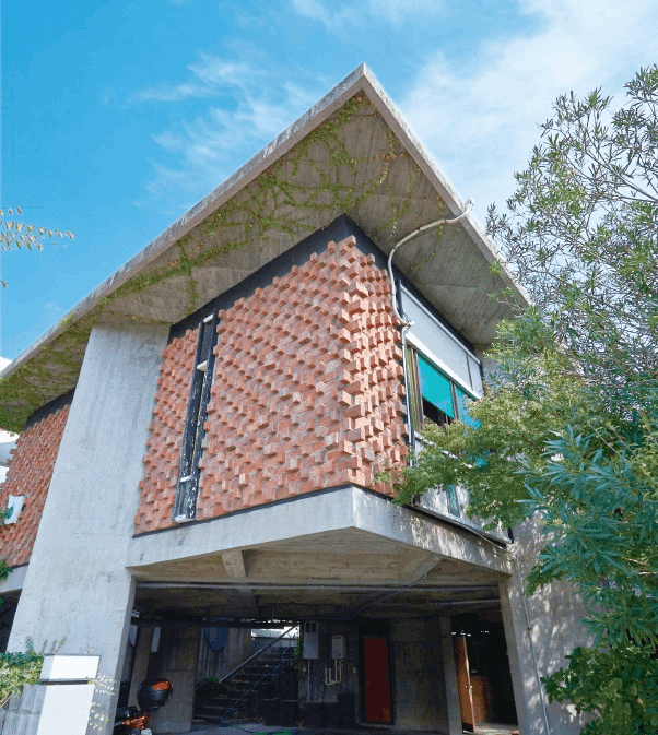 建築のデザイン》 安藤忠雄より早く泥としてのコンクリートで家を作っ