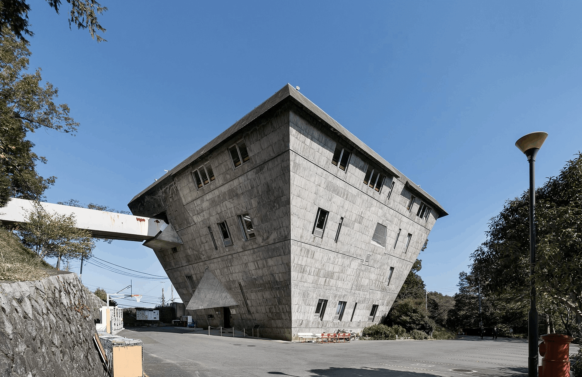 ル コルビュジエ ピエール ジャンヌレ 白い家 作品集 ペリアン 吉阪隆正 建築のデザイン》 安藤忠雄より早く泥としてのコンクリートで家を作っ