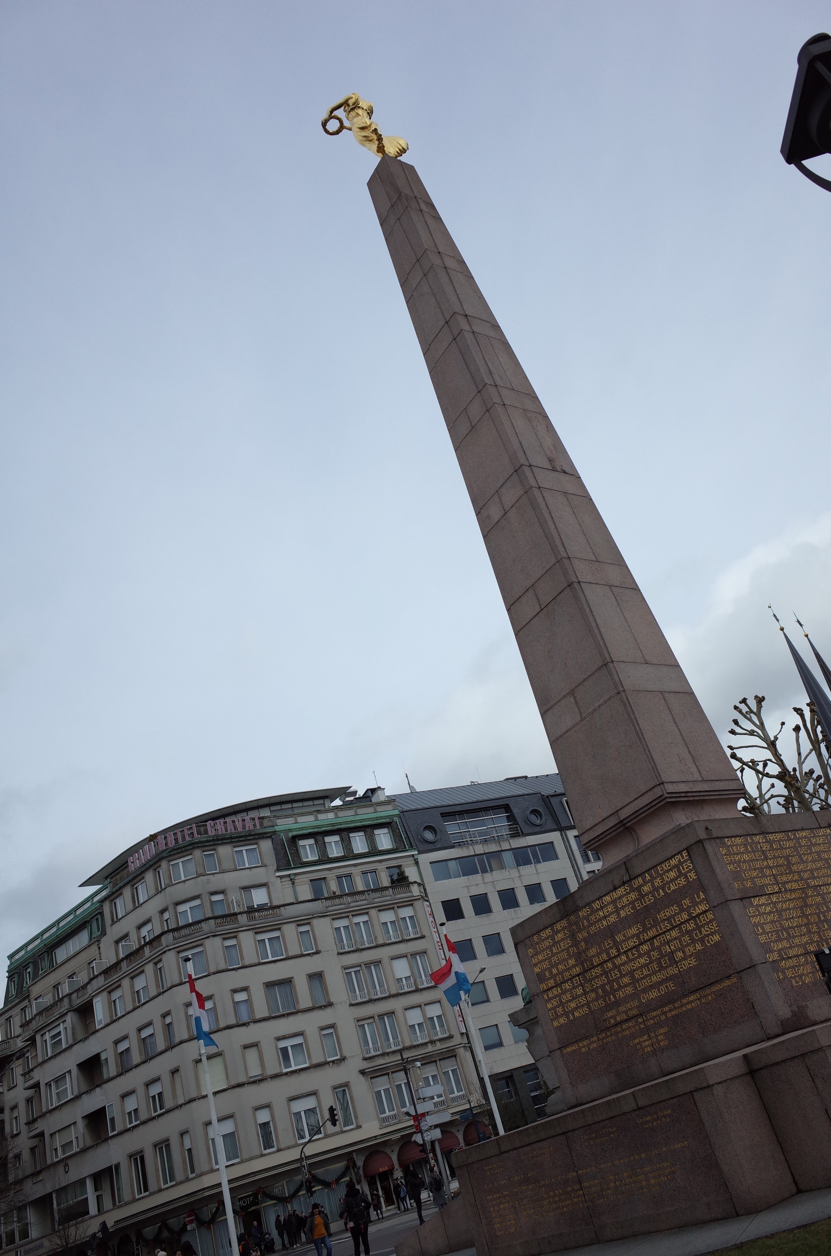 【海外旅行ルクセンブルク】ルクセンブルク2_金色の女性像|トミー@広州(元大学教員からの海外奮闘記)