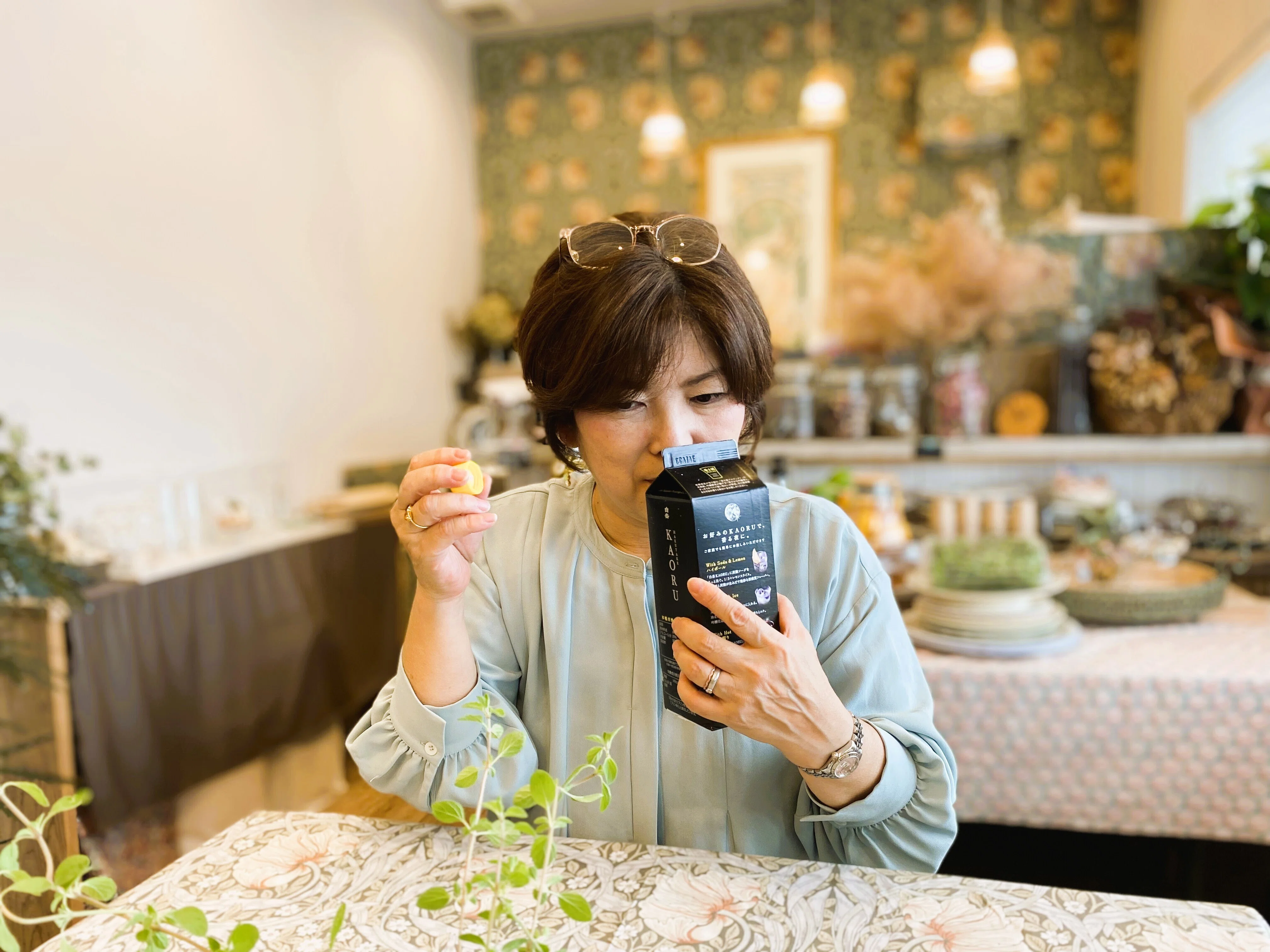 香りで愉しむ、ハーブカクテルの世界。ハーブと香りの専門店「moi