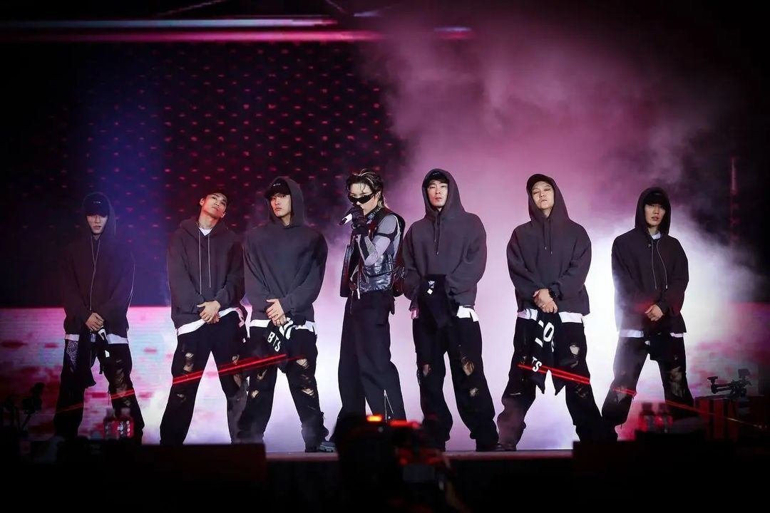 BTS バンタン　yet to come 公式フーディ　釜山 BTS 釜山コン フーディ パーカー yet to come M - メルカリ