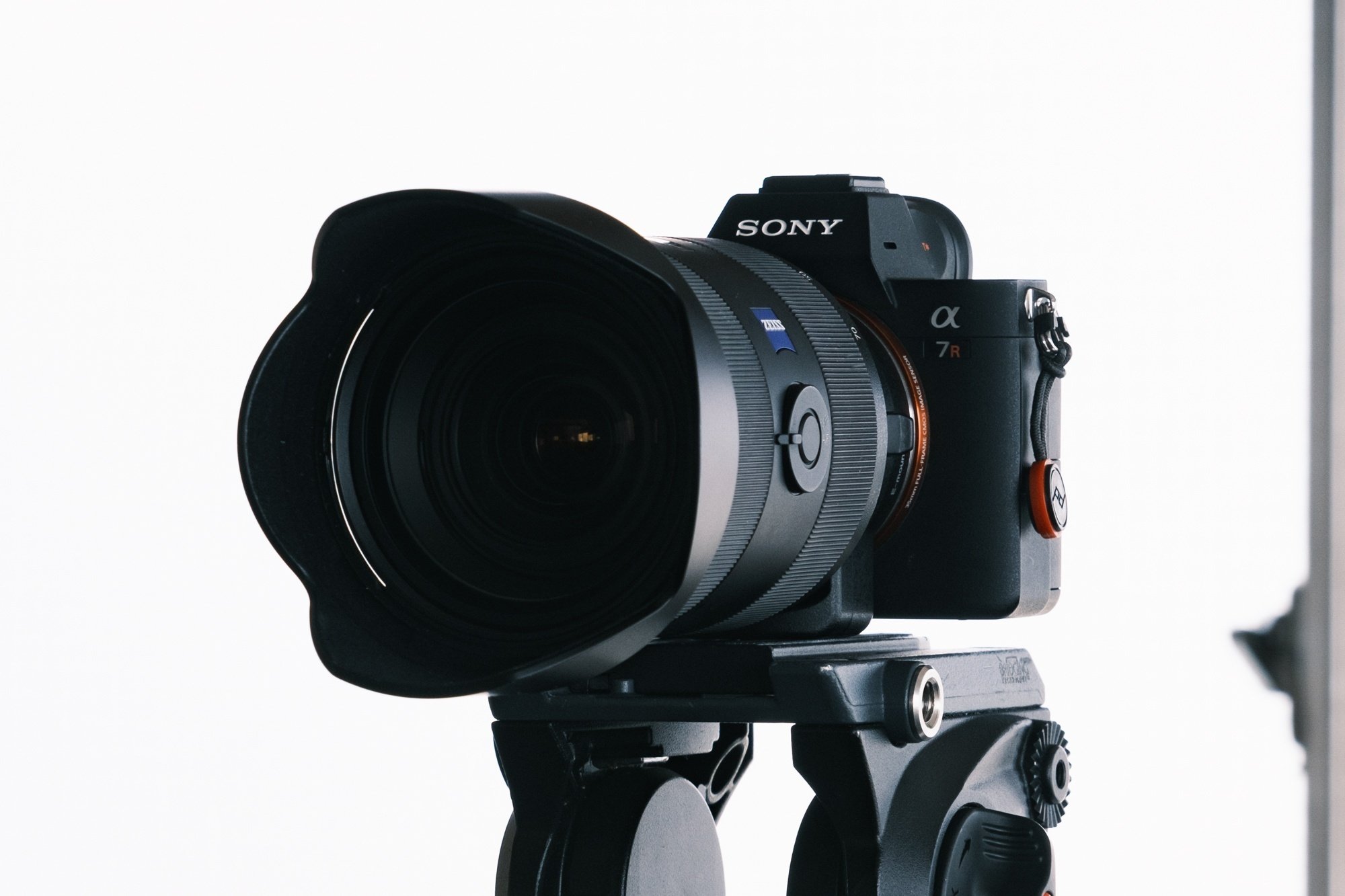 機材紹介】最高の実用カメラ：SONY α7RIII｜TSUZUKI S.I.N. ART