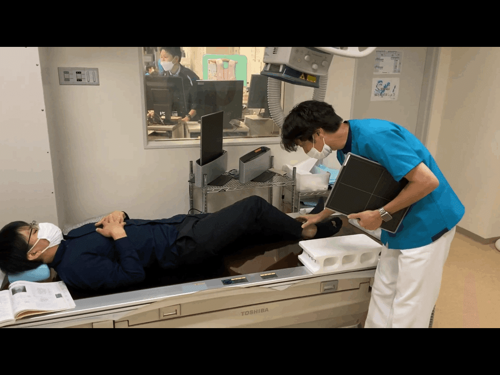 膝を診る目 kneerescuecross_a.jpg