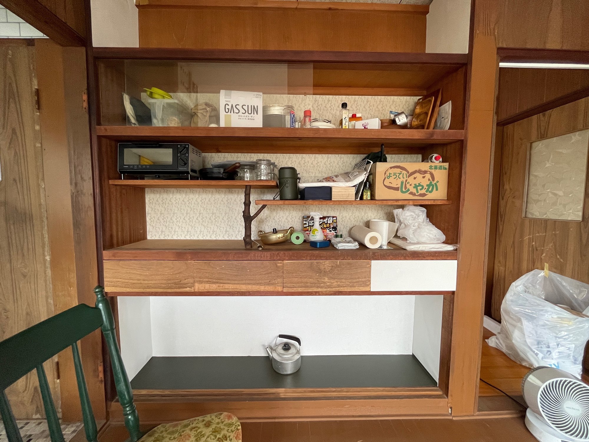 おうちdiy編 キッチンの壁を貼る 塗る カタオカマナミ Gyoza Journey Note おうちdiy編 キッチンの壁を貼る 塗る カタオカマナミ Gyoza Journey Note