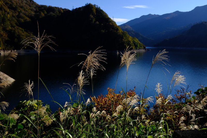 小出から六十里を越えて田子倉湖の辺りに立つ。