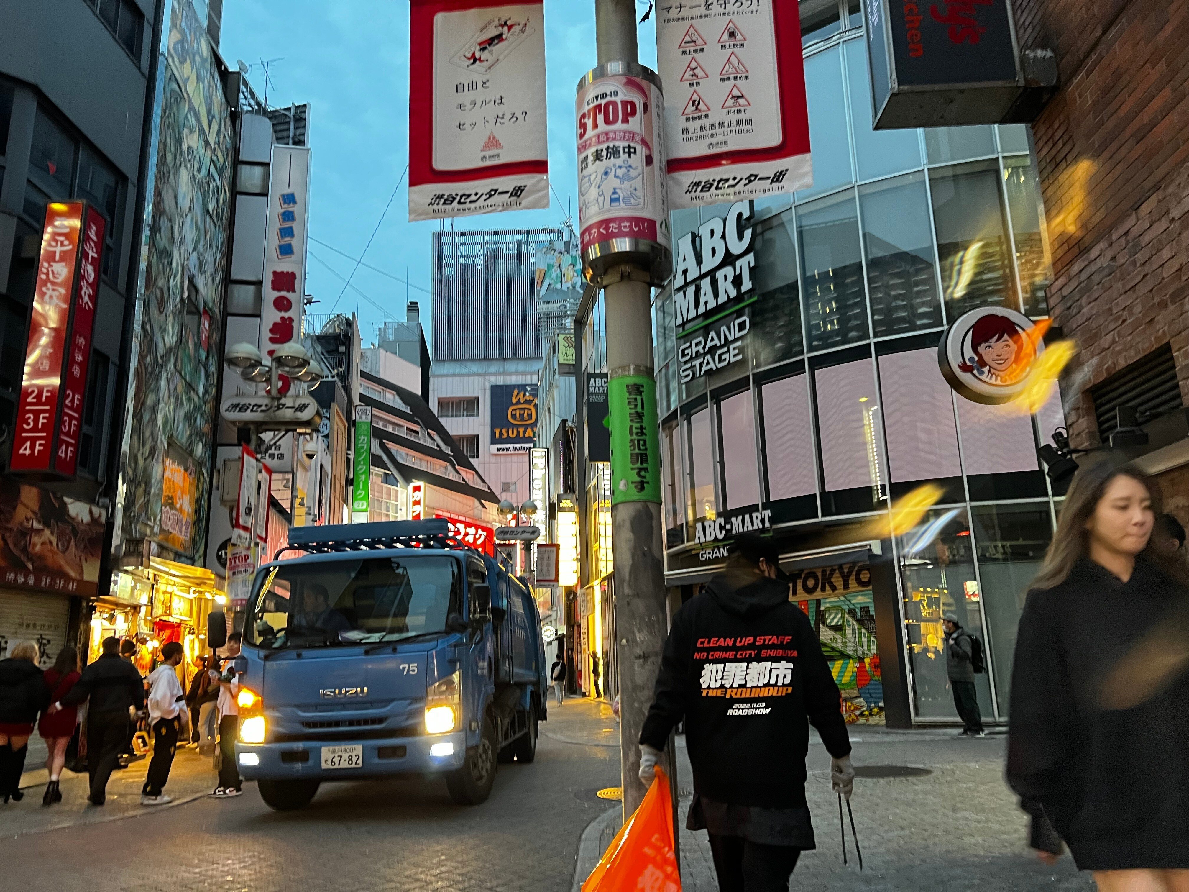 11月1日「渋谷が一番綺麗になる日」今年も観光大使を筆頭に街清掃