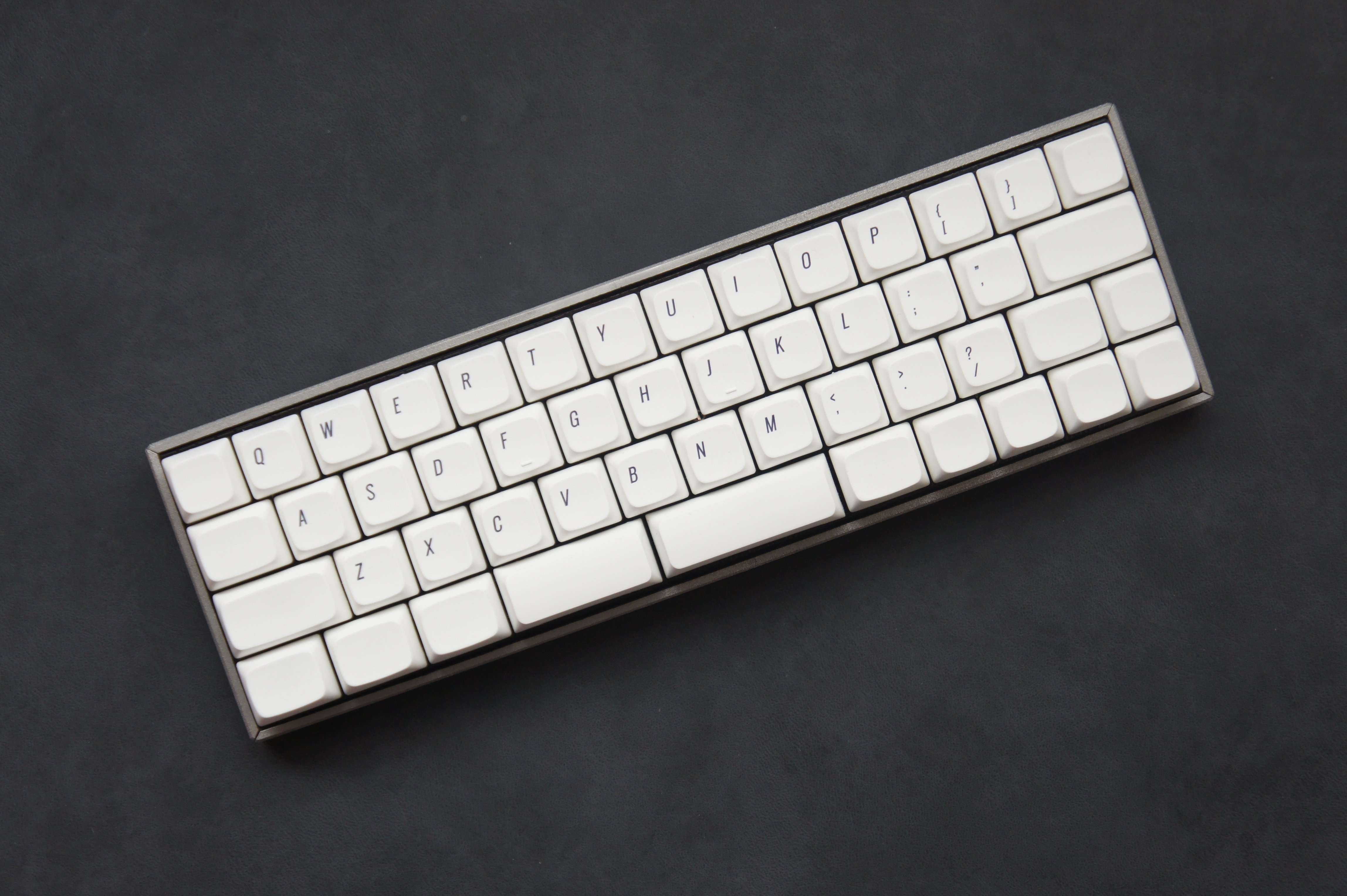 金属3Dプリントでケースを作ったら渋い自作キーボードが生まれた