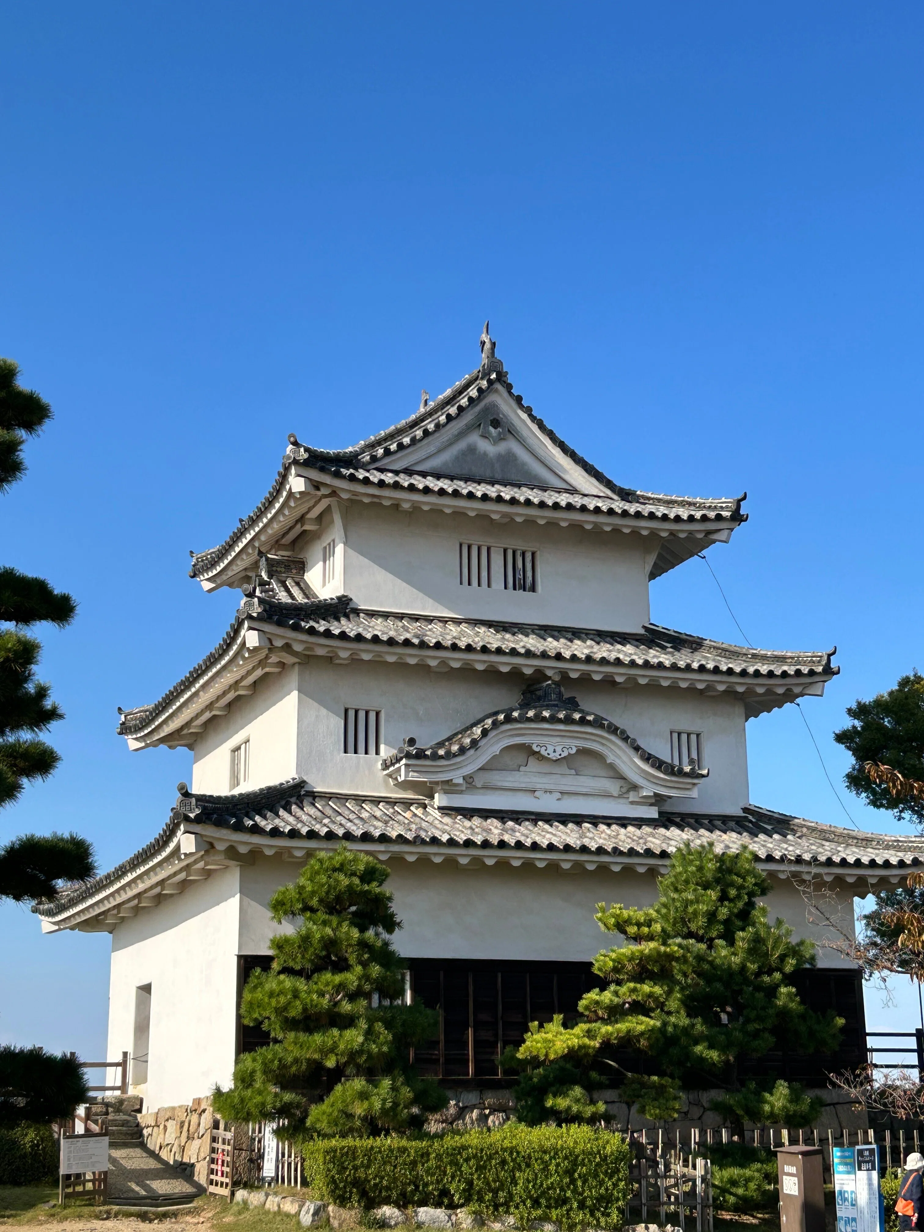 四国・瀬戸内の旅(1) 丸亀城編｜レコードが聴ける家