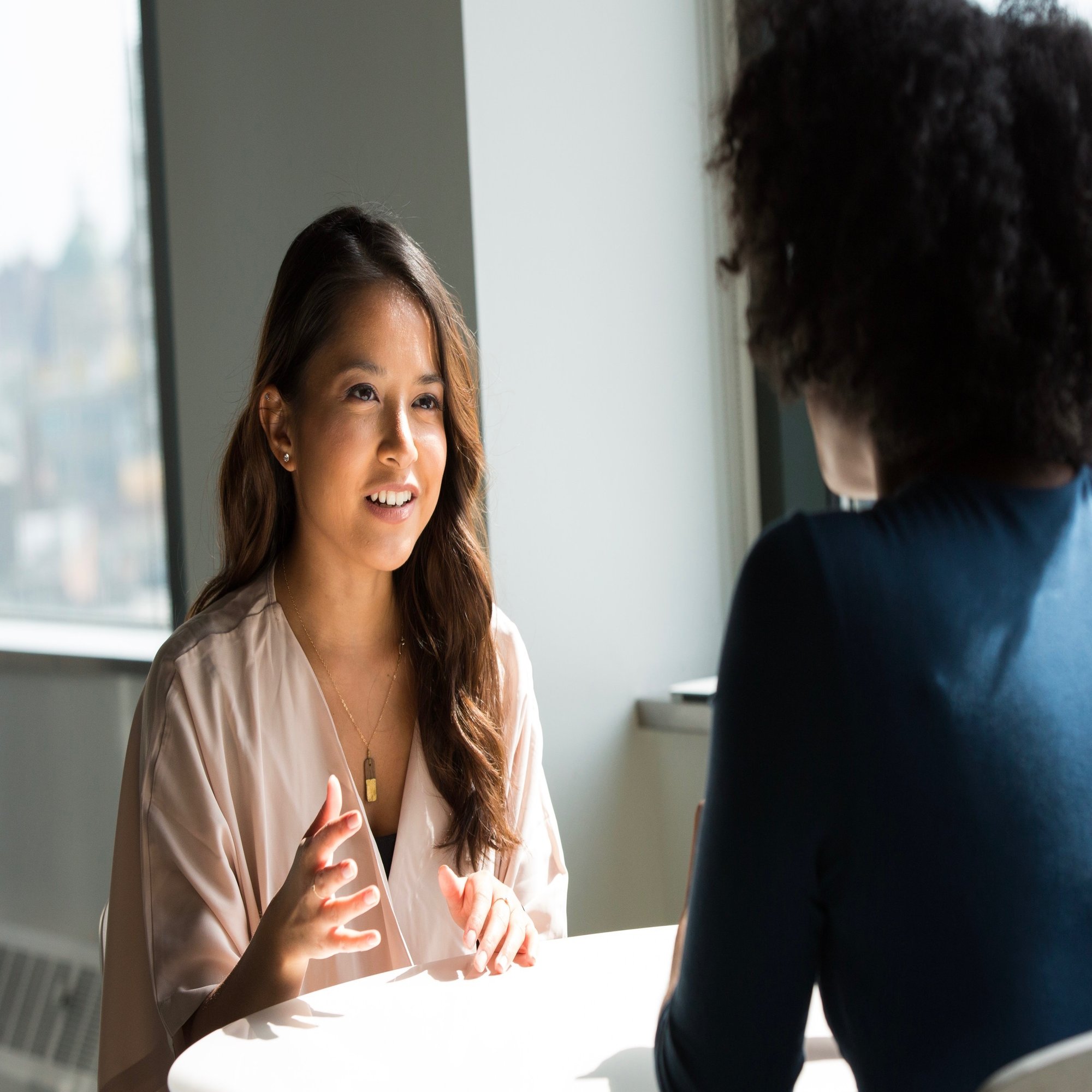 英語で保護者面談 ~内容別使える300例文~メモしてGo!｜ Yoko