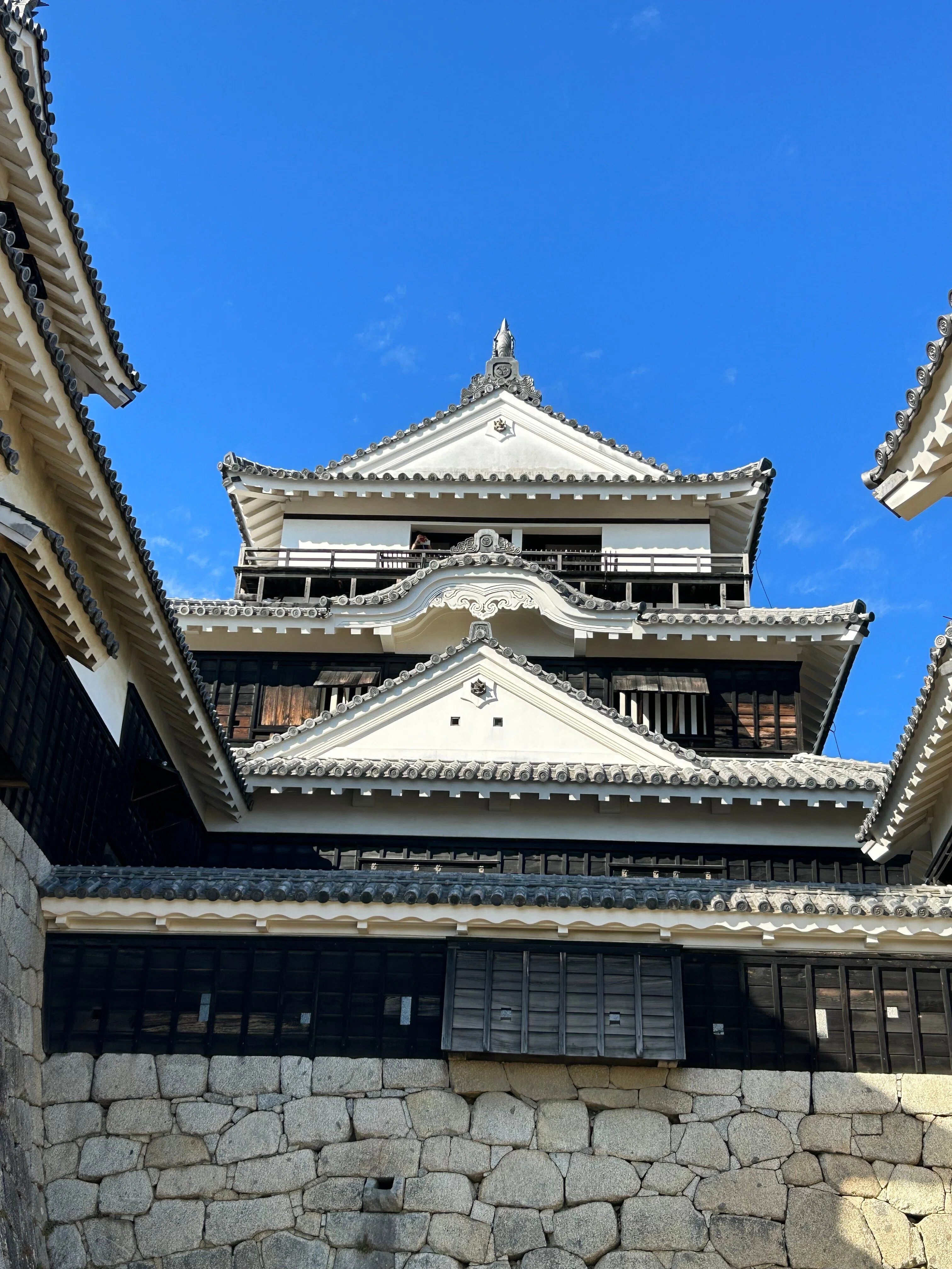 四国・瀬戸内の旅(2) 予讃線と松山城編｜レコードが聴ける家