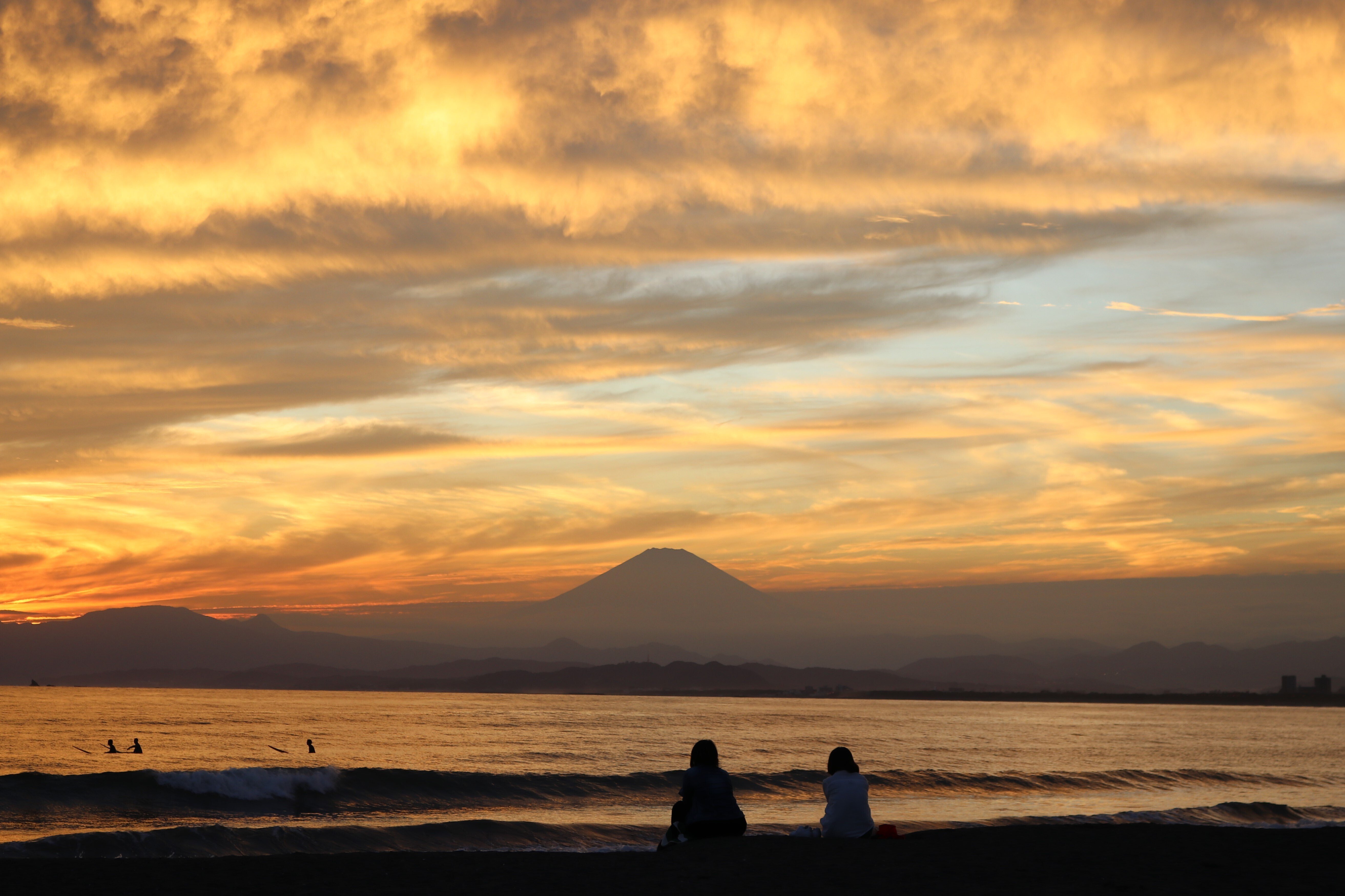 夕焼けの富士山と江ノ島のイメージ、富士山曼荼羅の一点 写真】快晴. その5[夕景]＠片瀬江ノ島,富士山シルエット｜Abbey
