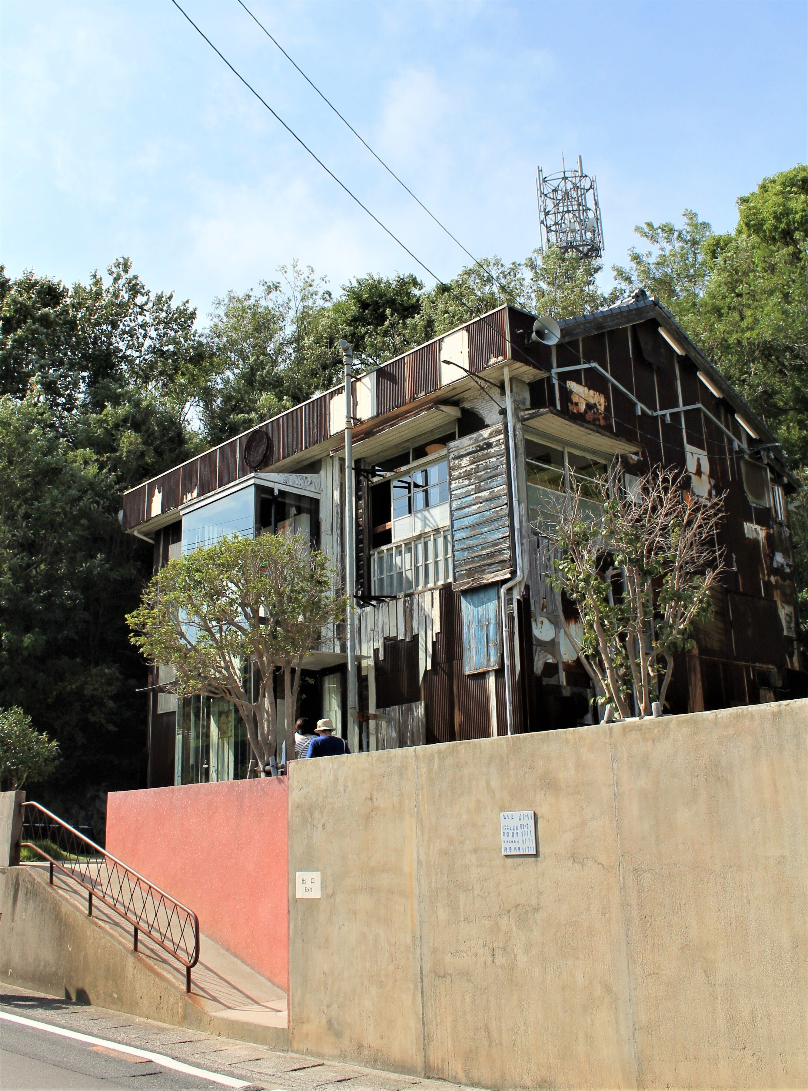 EXITサイン入りTシャツ、ライブパス、写真×4、シール×1