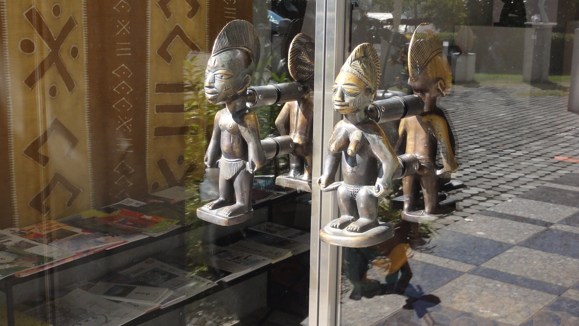 アフリカンアート 廃材リサイクル クマロファミリー ミュージアム