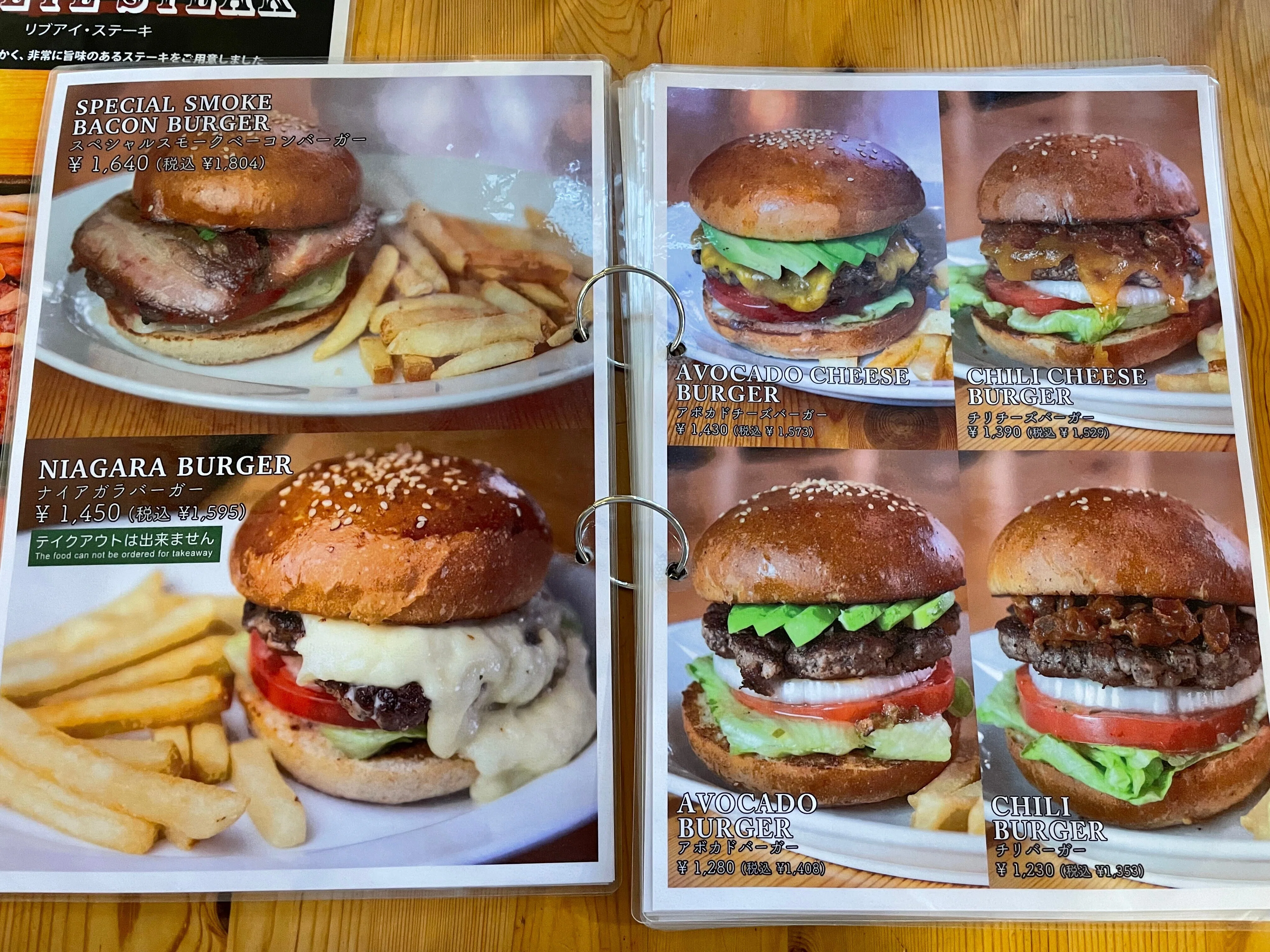 MOOSE HILLS BURGER」の自家製バンズ＆100%ビーフハンバーガーに