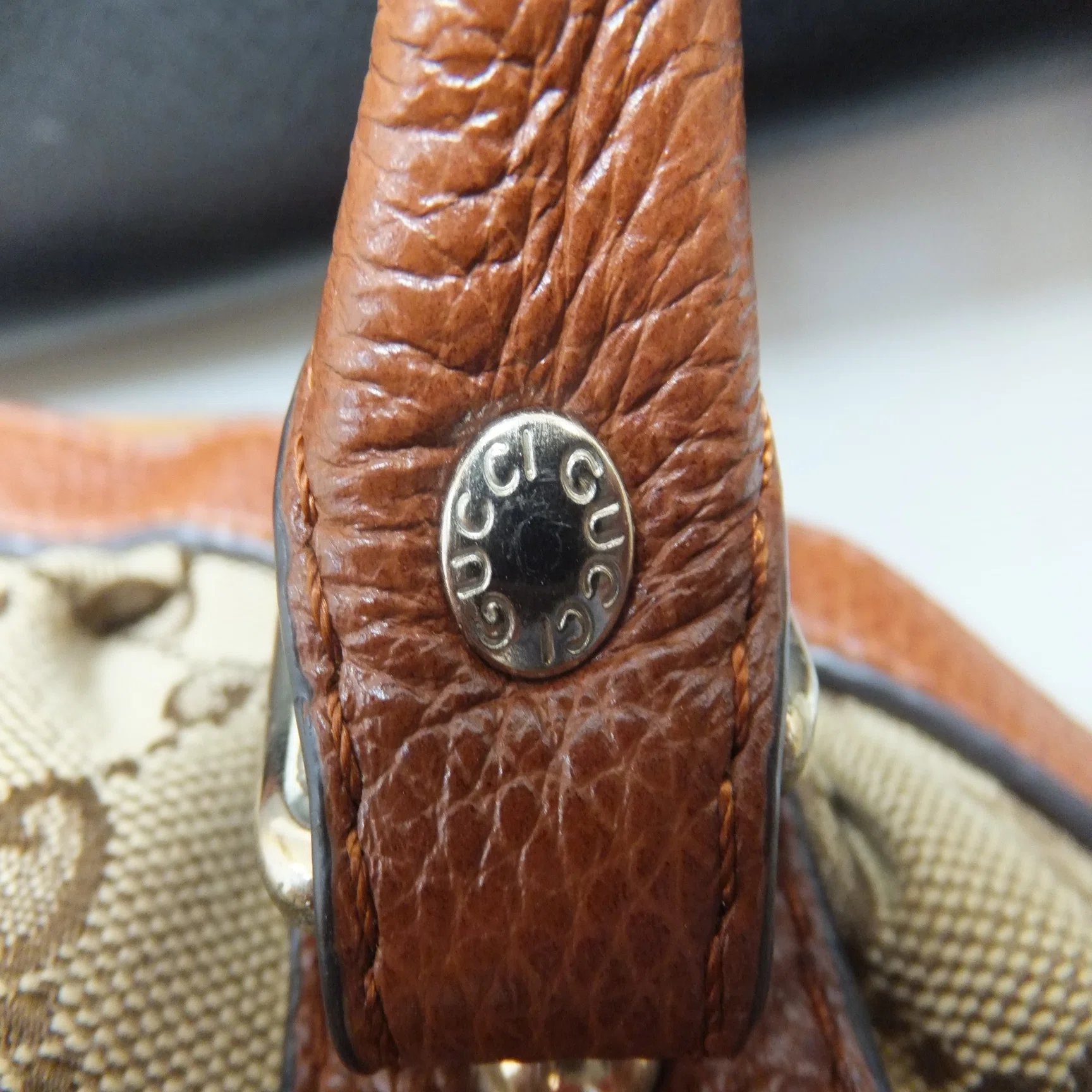 GUCCI ショルダーバッグ GGキャンバス 223974 8526 真贋情報 