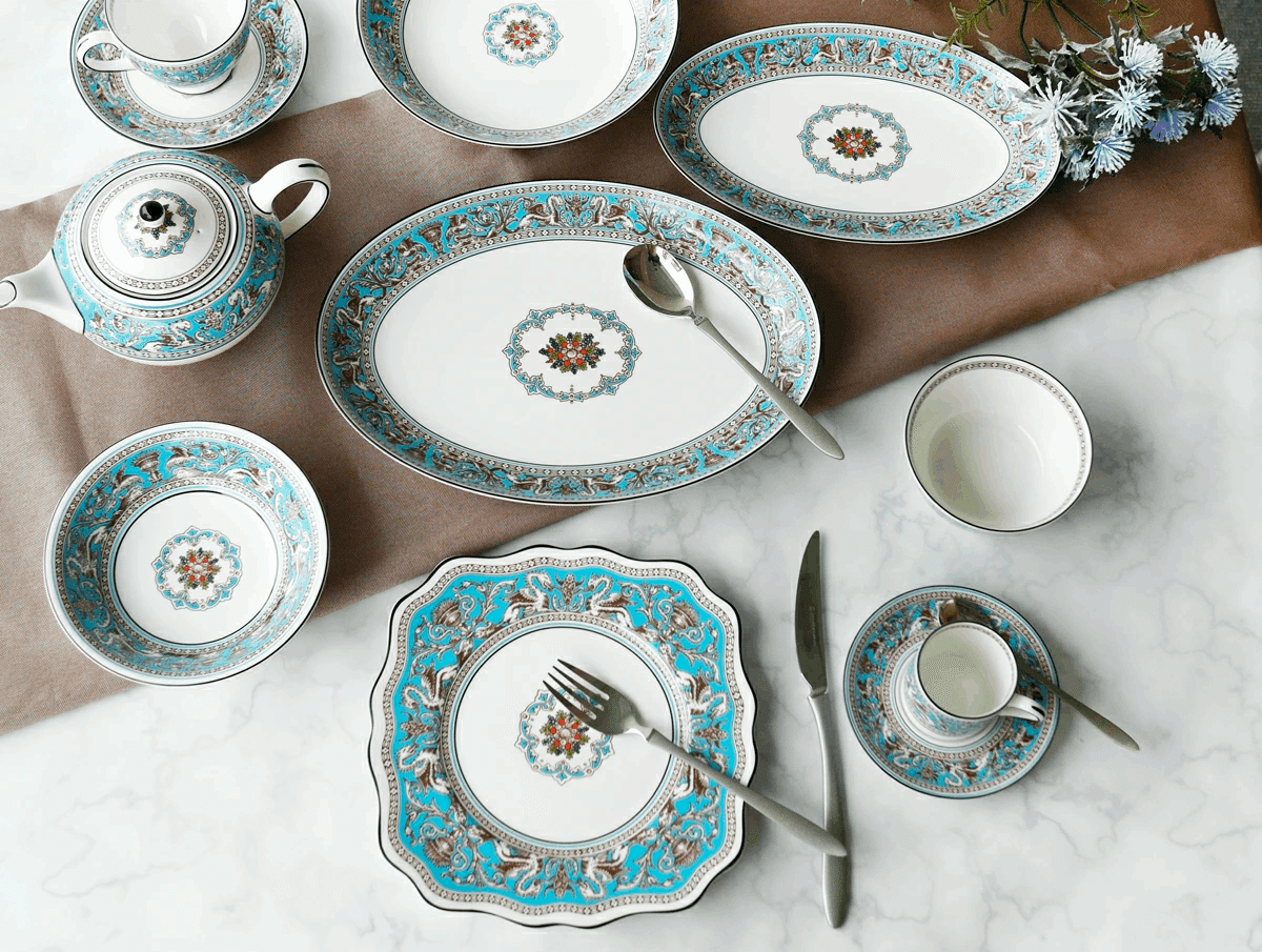 【新品】ウェッジウッド　フロレンティーンターコイズ　限定ミニチュアセット ウェッジウッドのミニチュアセットシリーズの世界観をそのまま詰め込ん