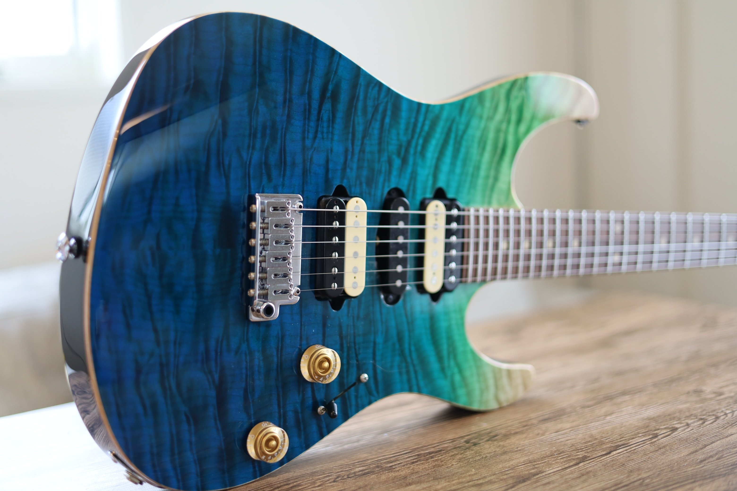 機材レビュー]Suhr Modern Plus Curly｜Croquetteギター機材研究