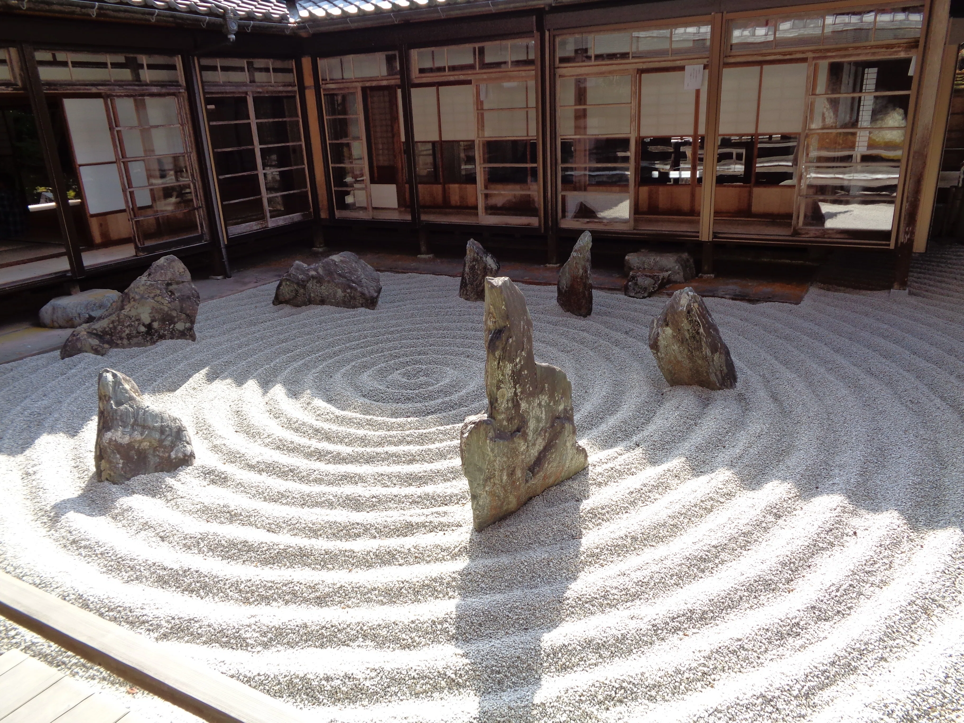 心震える庭園『漢陽寺』と静謐で大樹に守られている『二所山田神社