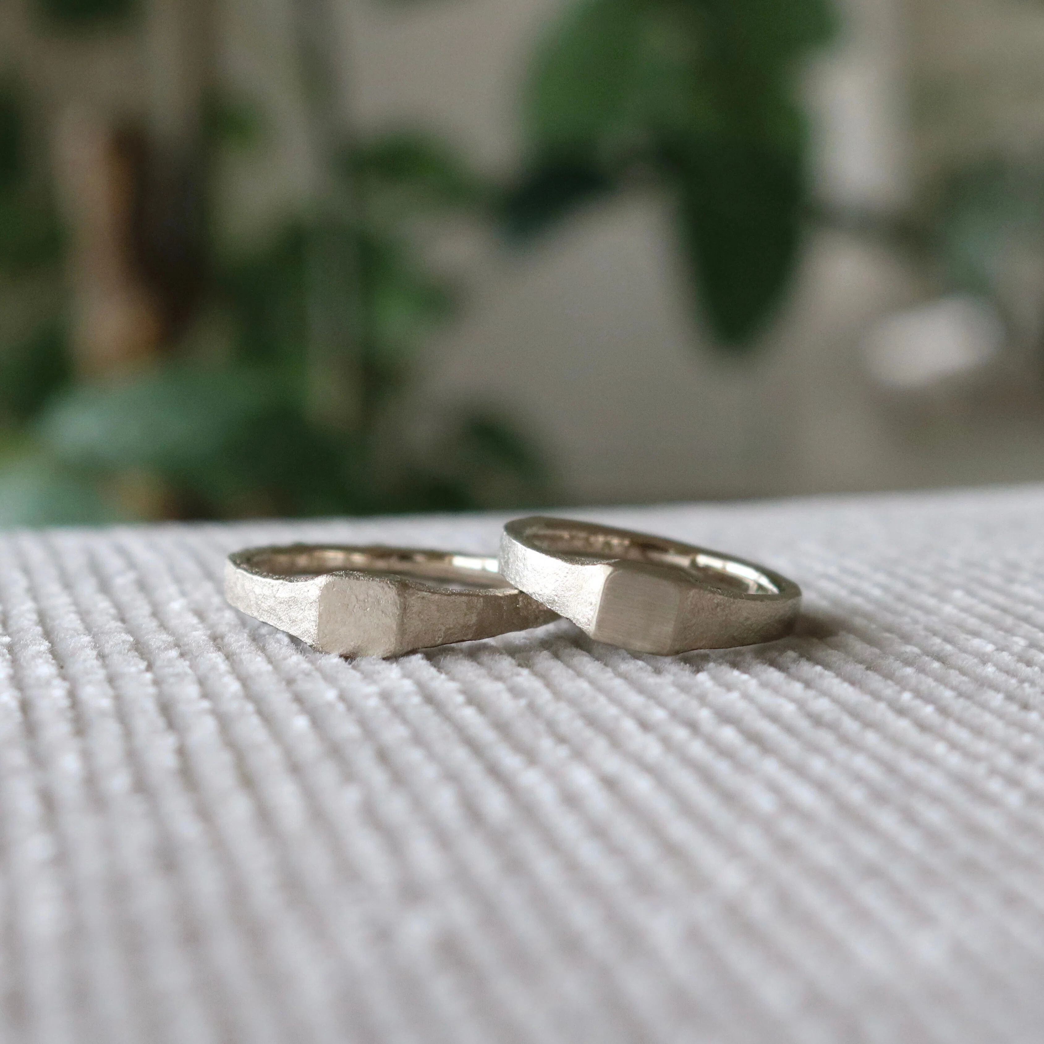 男性におすすめのかっこいい結婚指輪｜人気デザインとテクスチャの紹介 