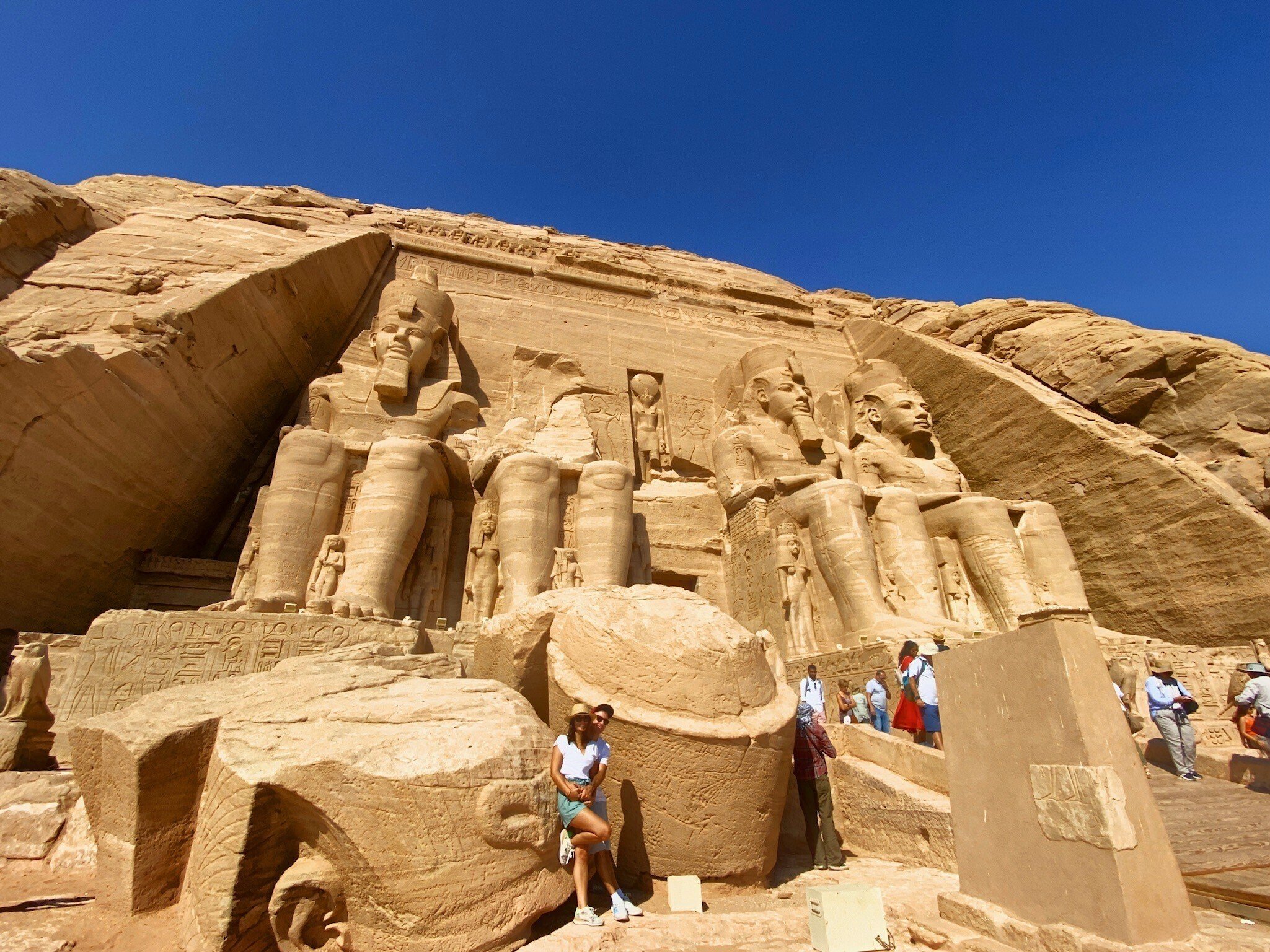 エジプト旅行④ l 巨大岩窟アブシンベル神殿。これを移築したと