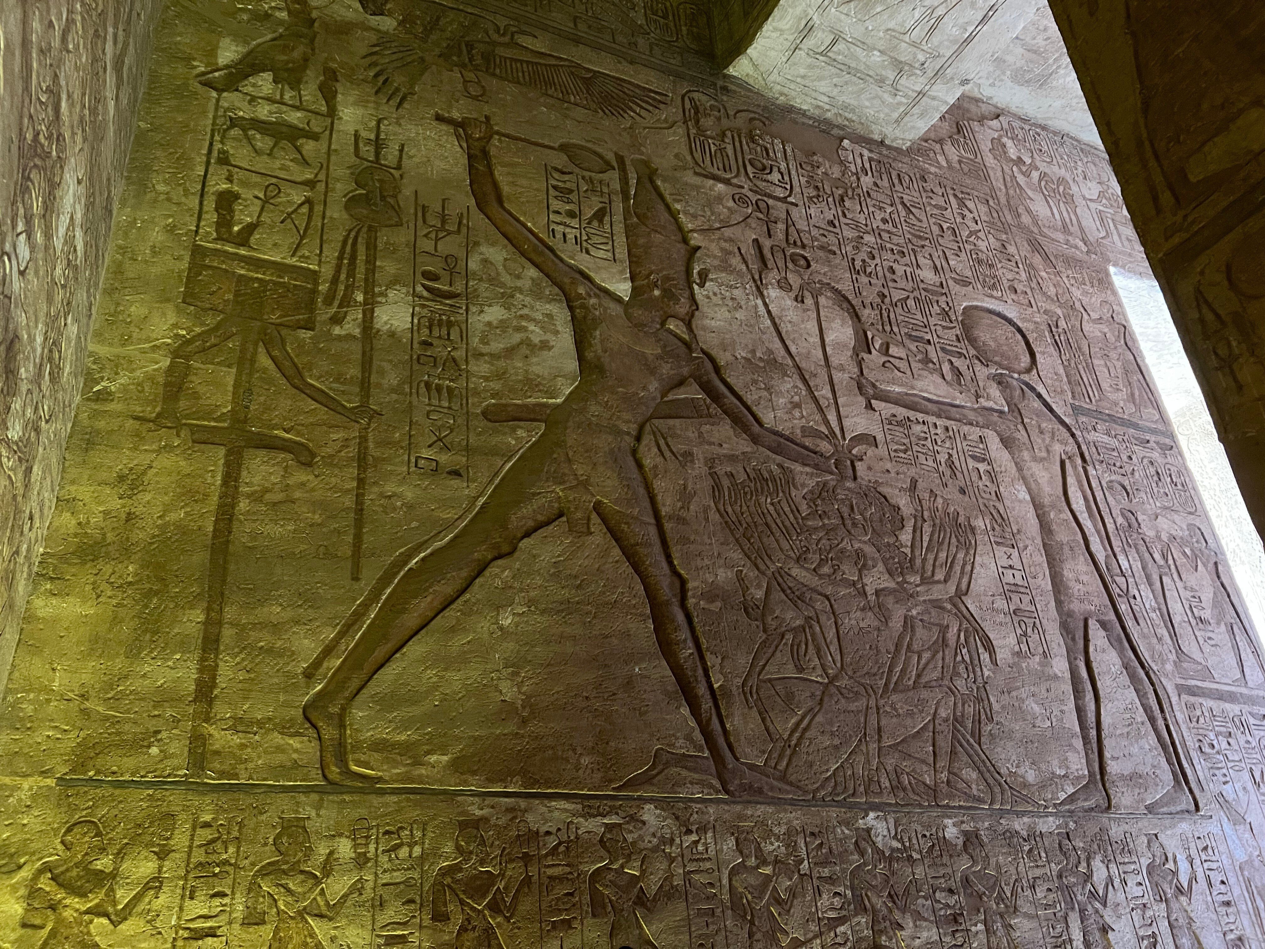 エジプト旅行④ l 巨大岩窟アブシンベル神殿。これを移築したとは