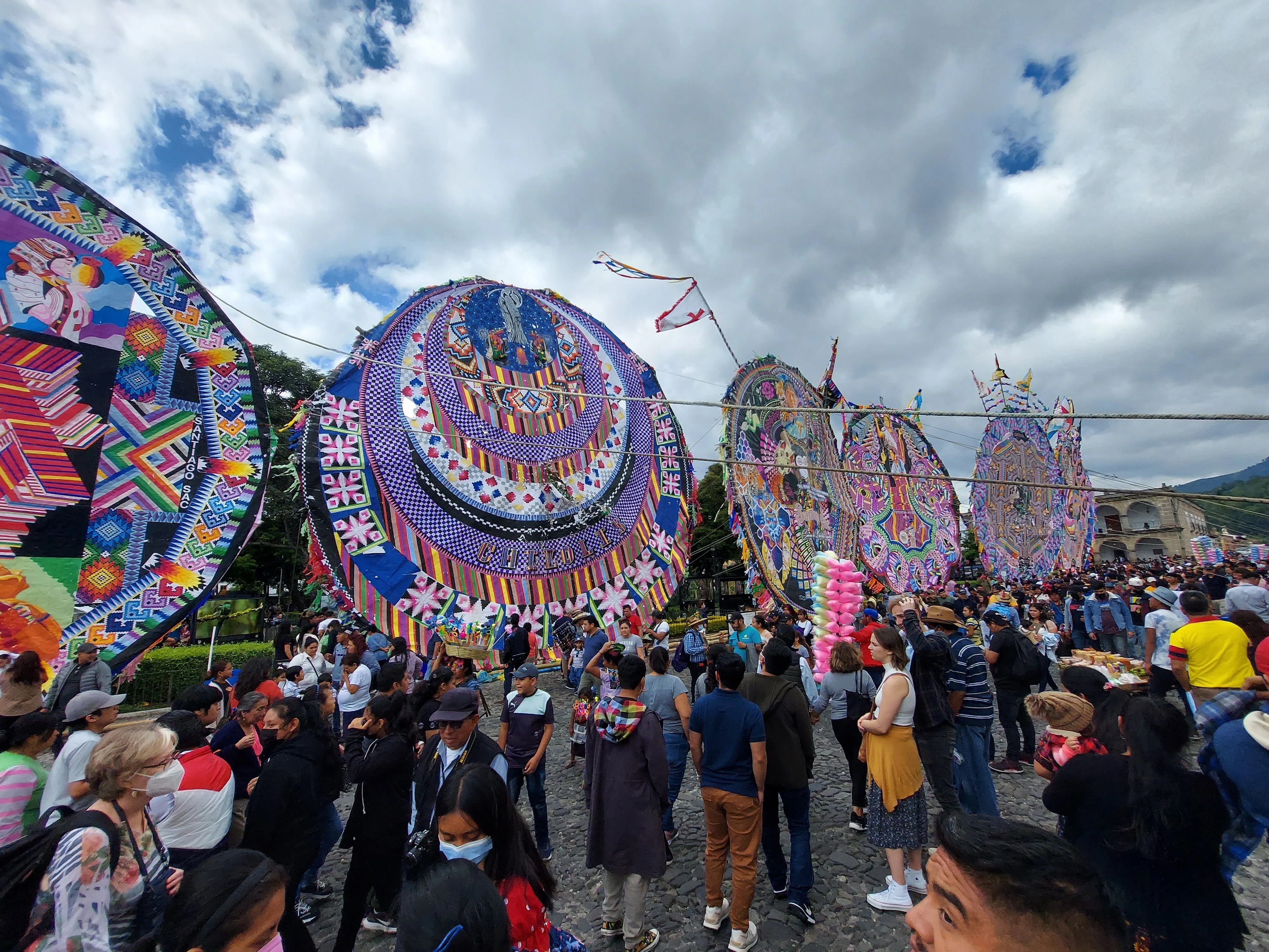 グアテマラ死者の日】大凧祭りに込められた意味 ☆83日目 131122