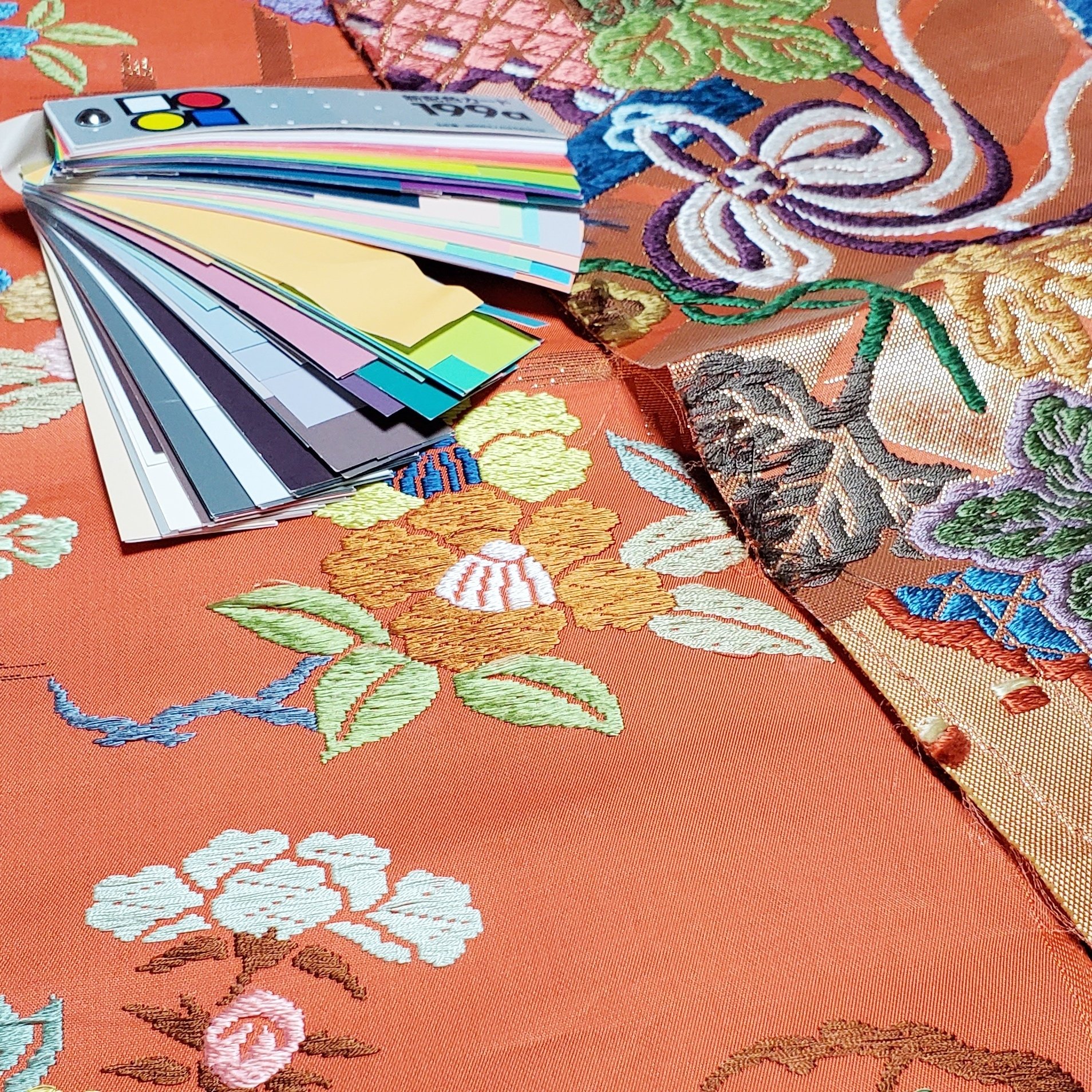 能と日本の伝統色｜カラフィル