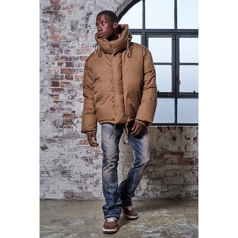 74 遂に最強のアウターが登場！？ハイブランドに顔負けしないアイテム