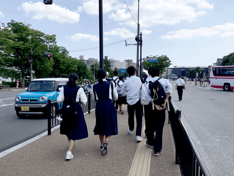 京都の修学旅行生