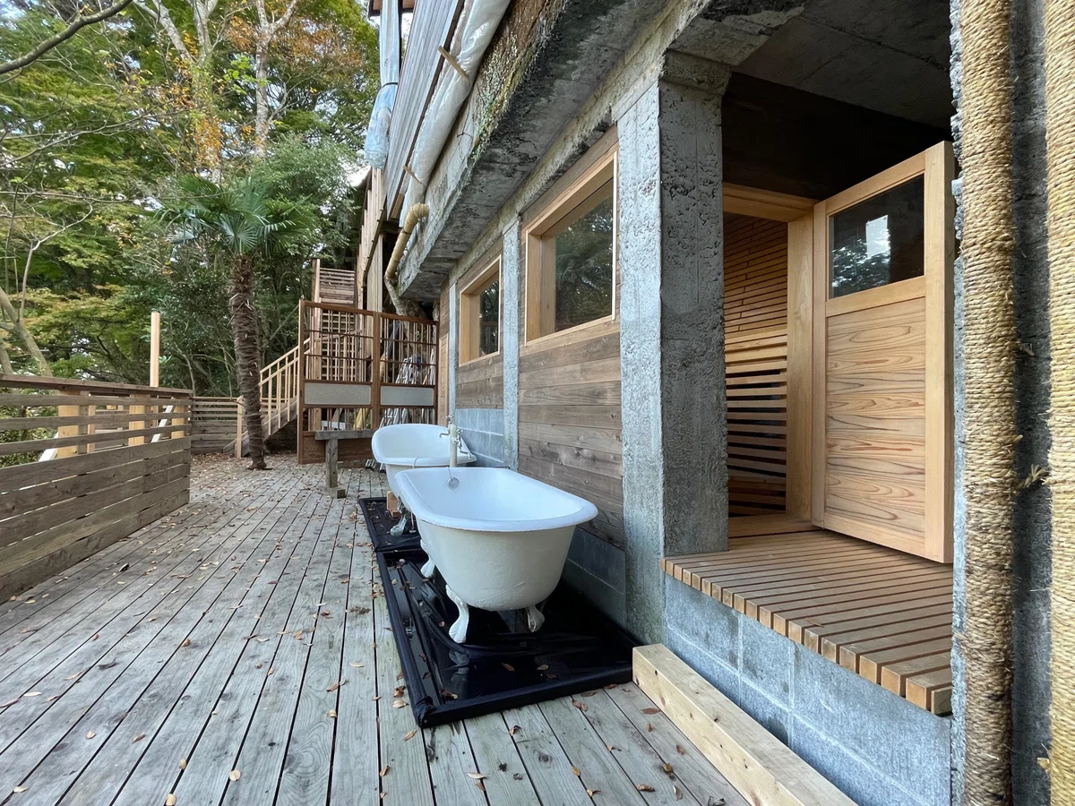 NARAYA+の猫足浴槽を使った水風呂