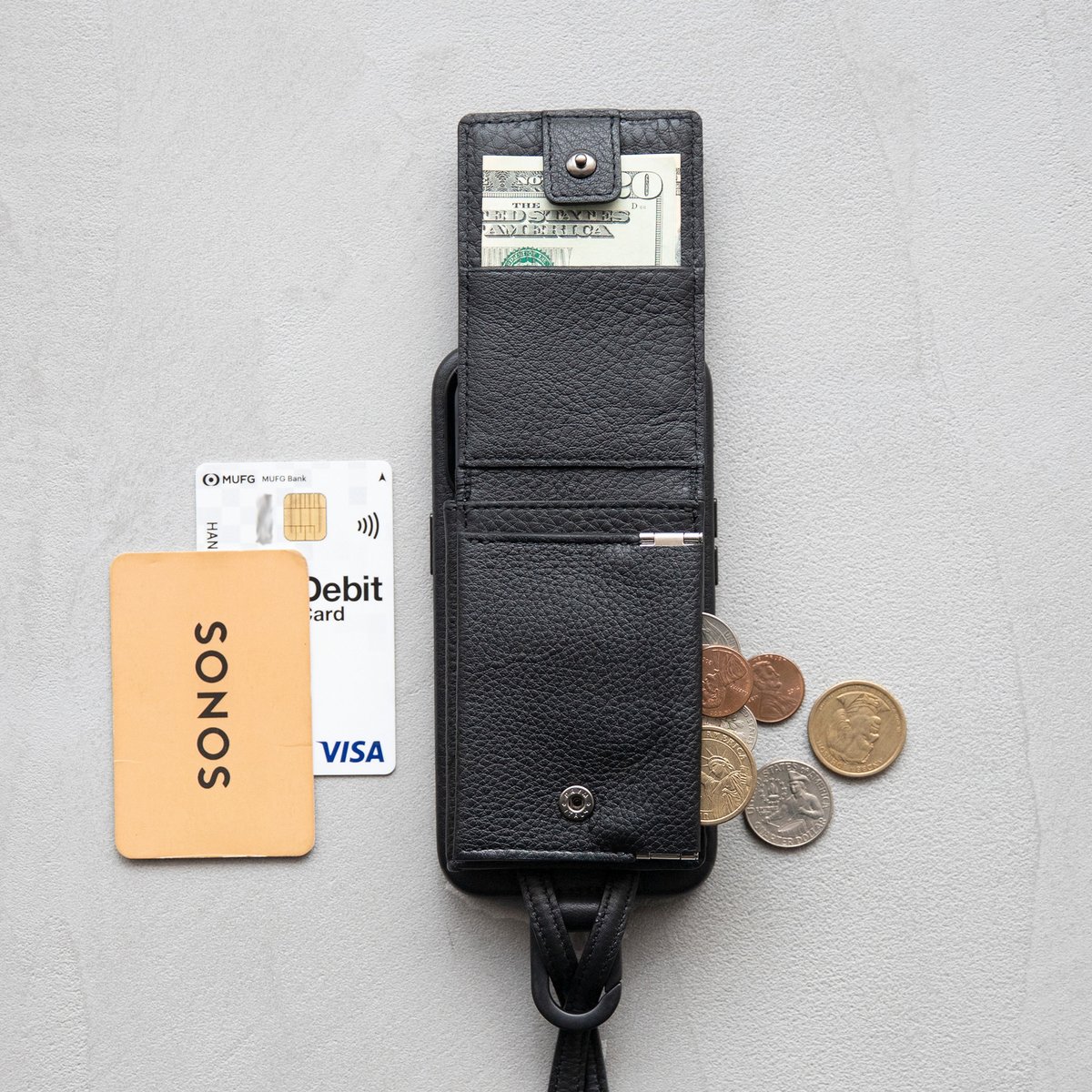 デザインの意図-アジャスタブルレザーストラップ付iPhoneケース  