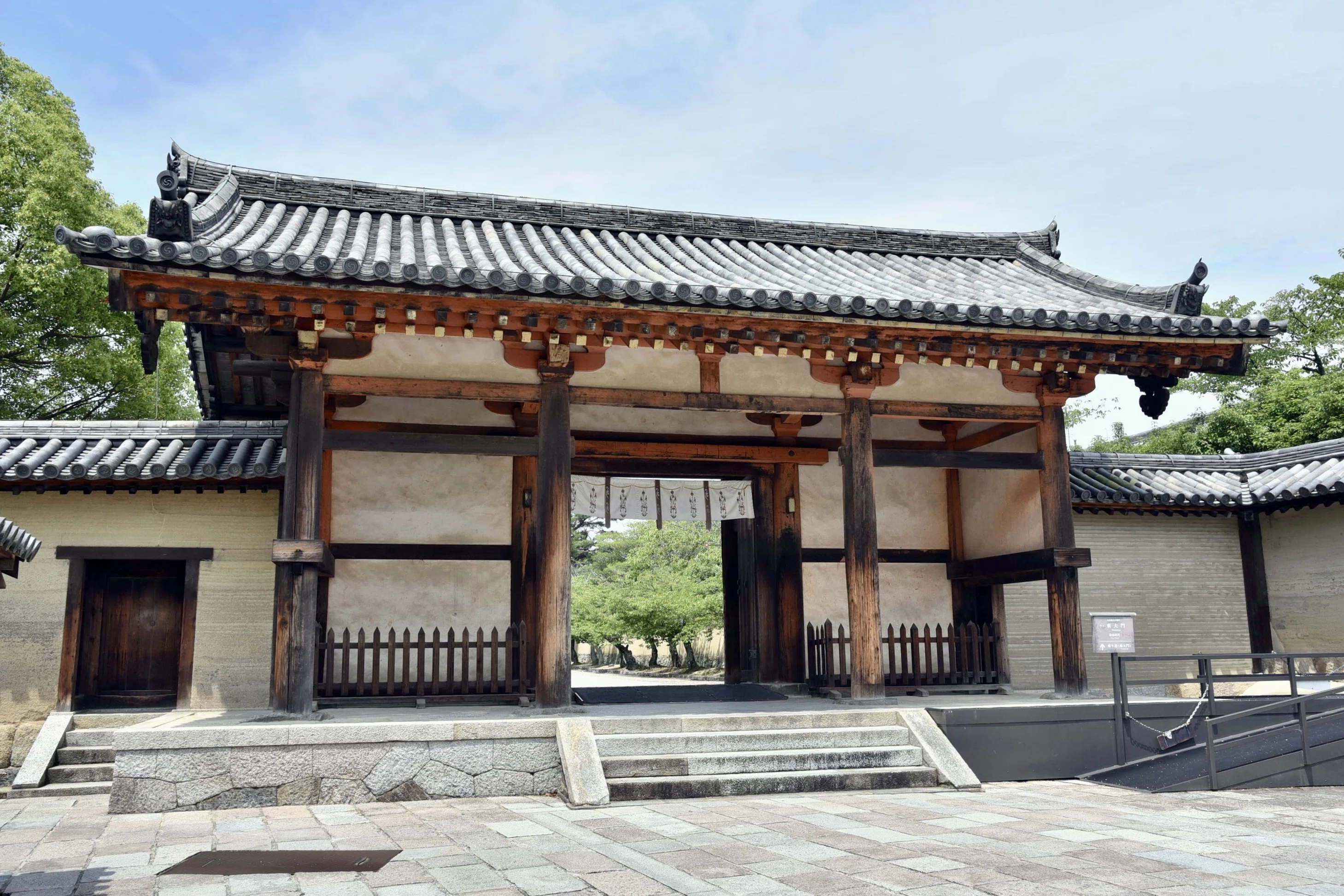 法隆寺東大門 (世界遺産・国宝) Photo|ART AND MOVIE
