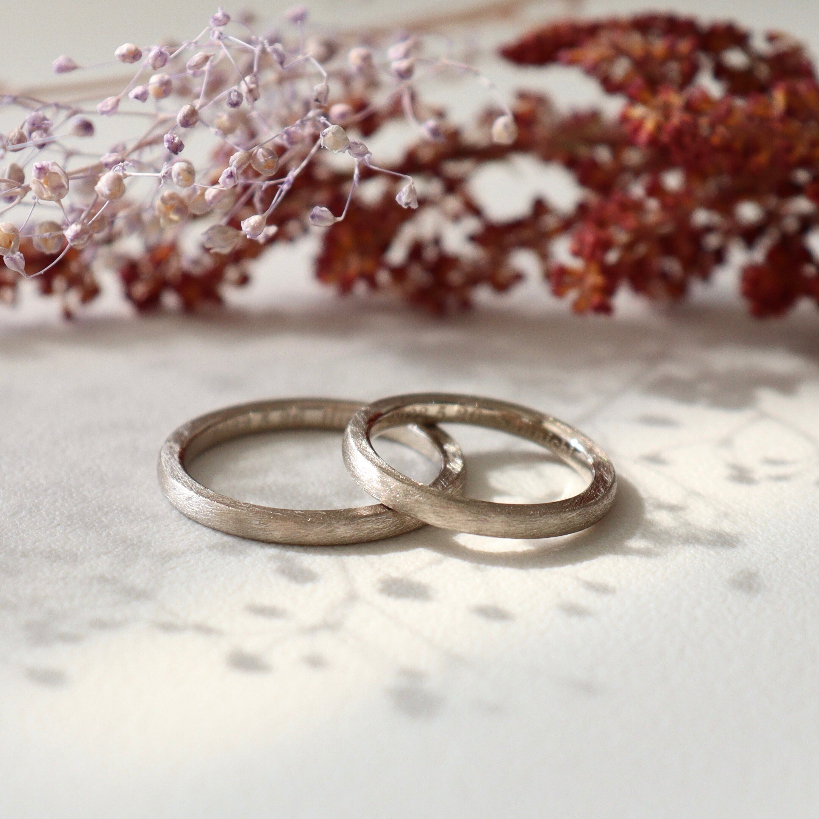 ホワイトゴールドのおしゃれな結婚指輪｜おすすめのデザインを紹介｜鶴