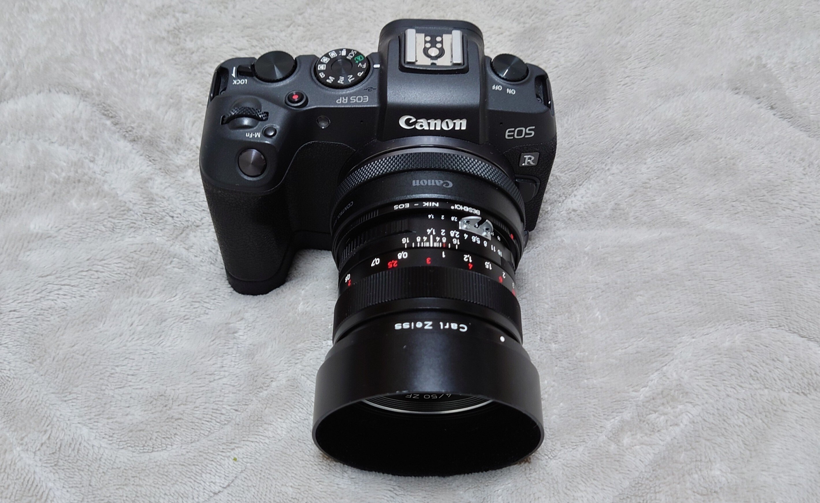 Carl Zeiss Planar T* 1.4/50|あお Carl Zeiss Planar T* 1.4/50|あお